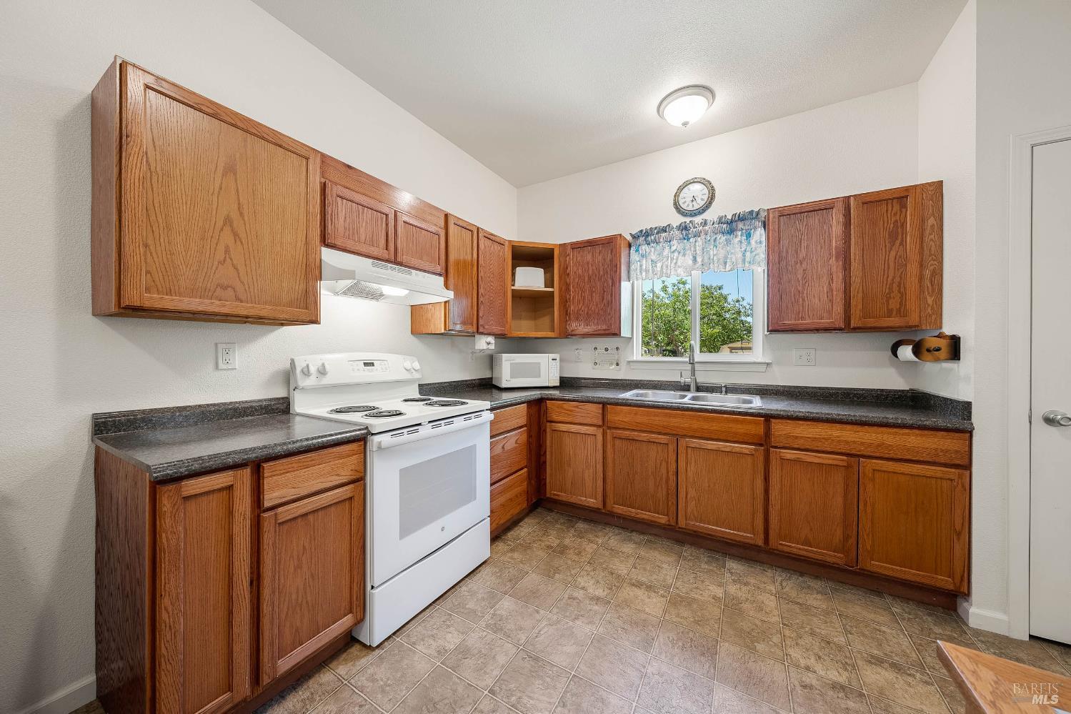 Detail Gallery Image 41 of 71 For 8700 Red Hills Rd, Kelseyville,  CA 95451 - 5 Beds | 3 Baths