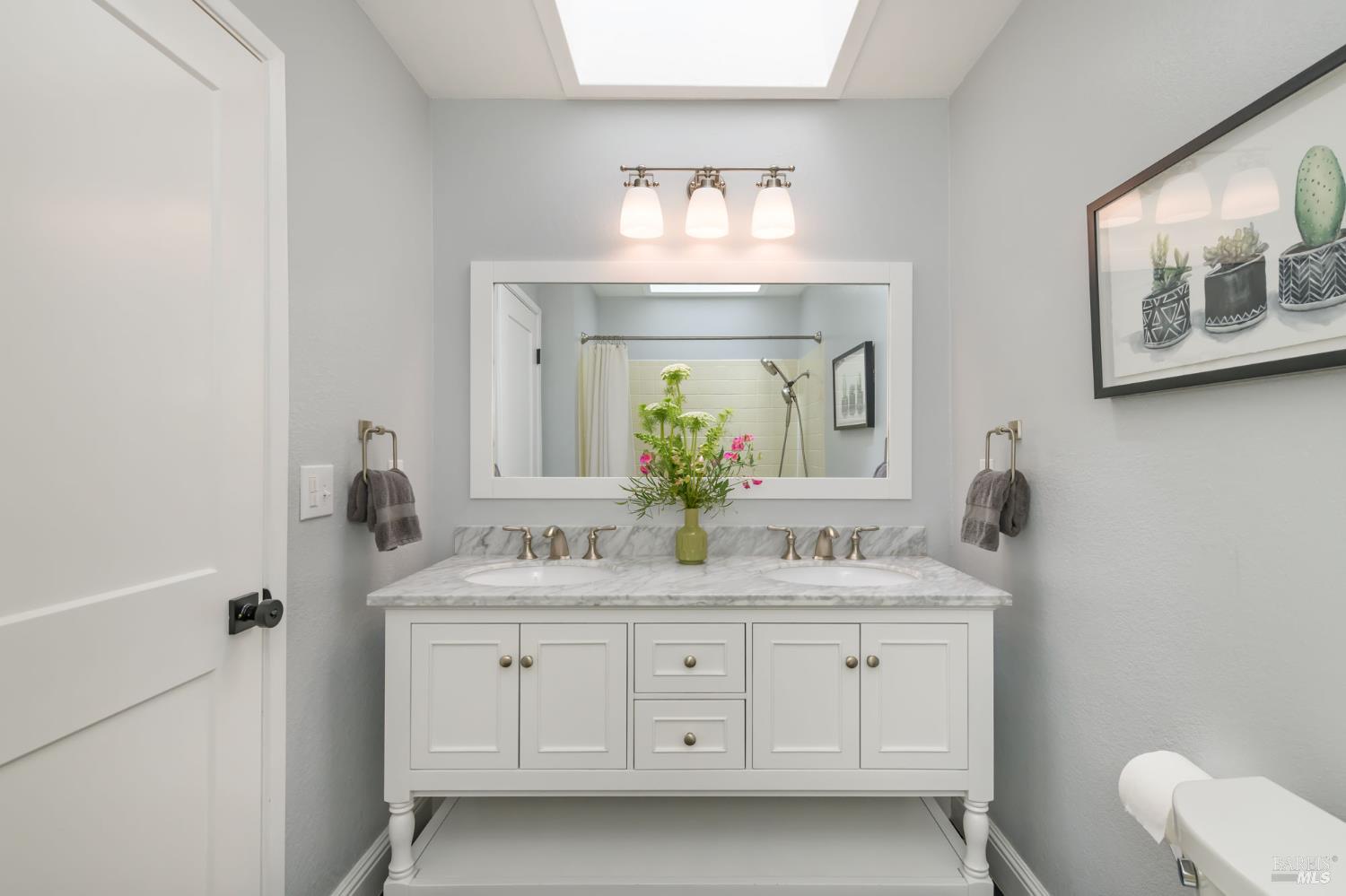 Detail Gallery Image 38 of 61 For 620 Elm Dr, Petaluma,  CA 94952 - 5 Beds | 2/1 Baths
