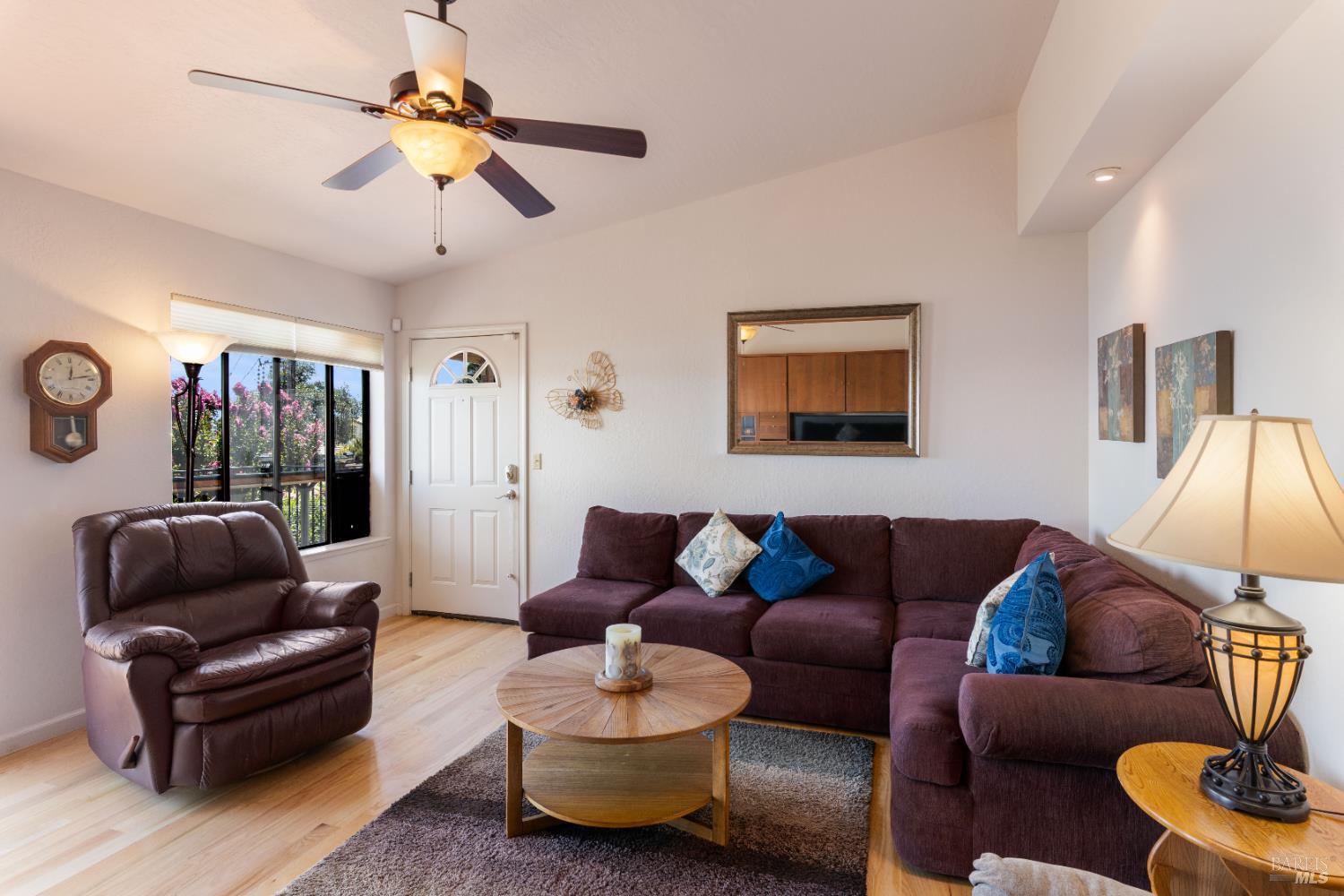 Detail Gallery Image 10 of 41 For 8640 Harbor View Dr, Kelseyville,  CA 95451 - 3 Beds | 2 Baths