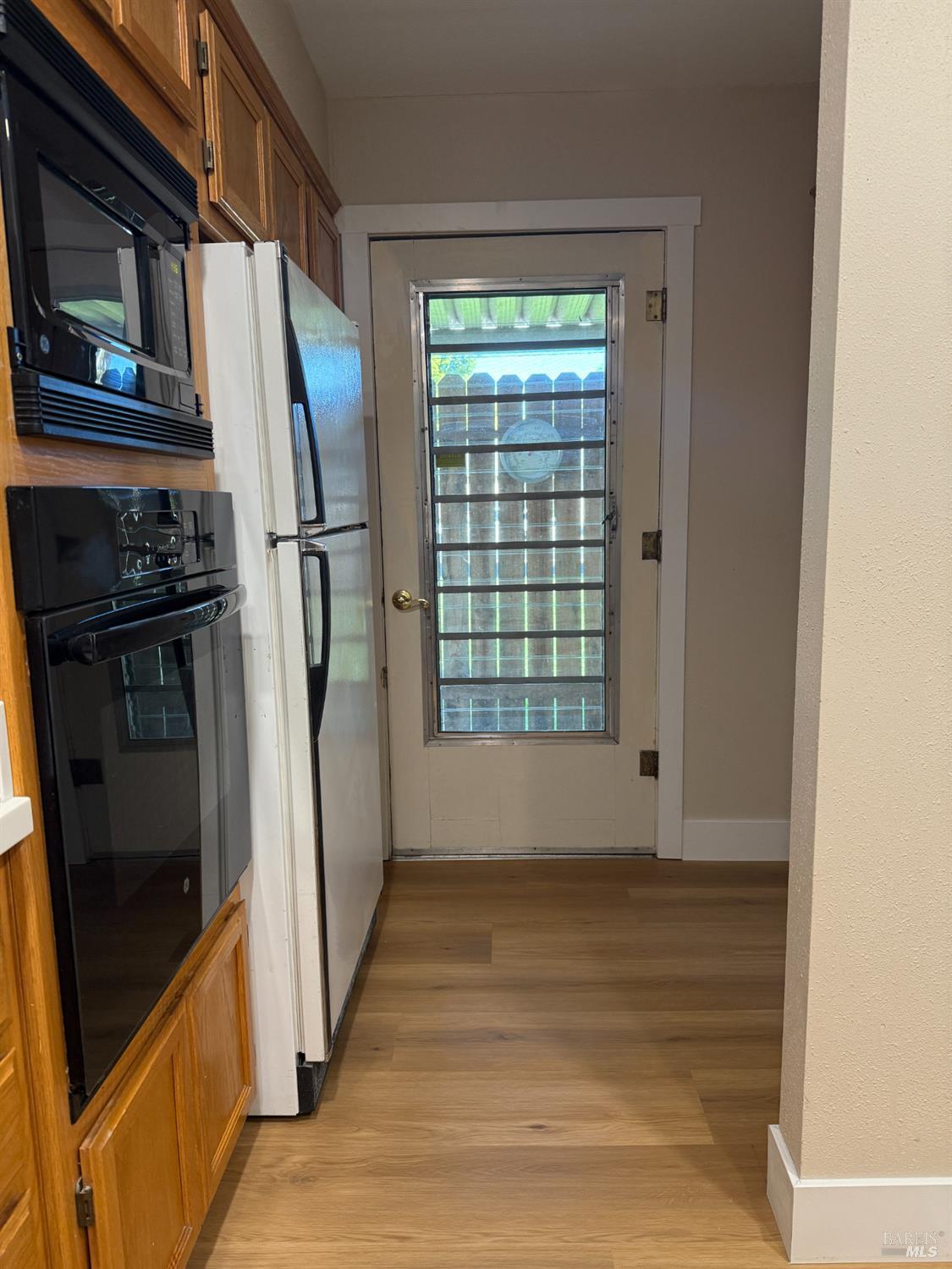 Detail Gallery Image 5 of 14 For 101 Mckinley Cir, Vacaville,  CA 95687 - 3 Beds | 2 Baths