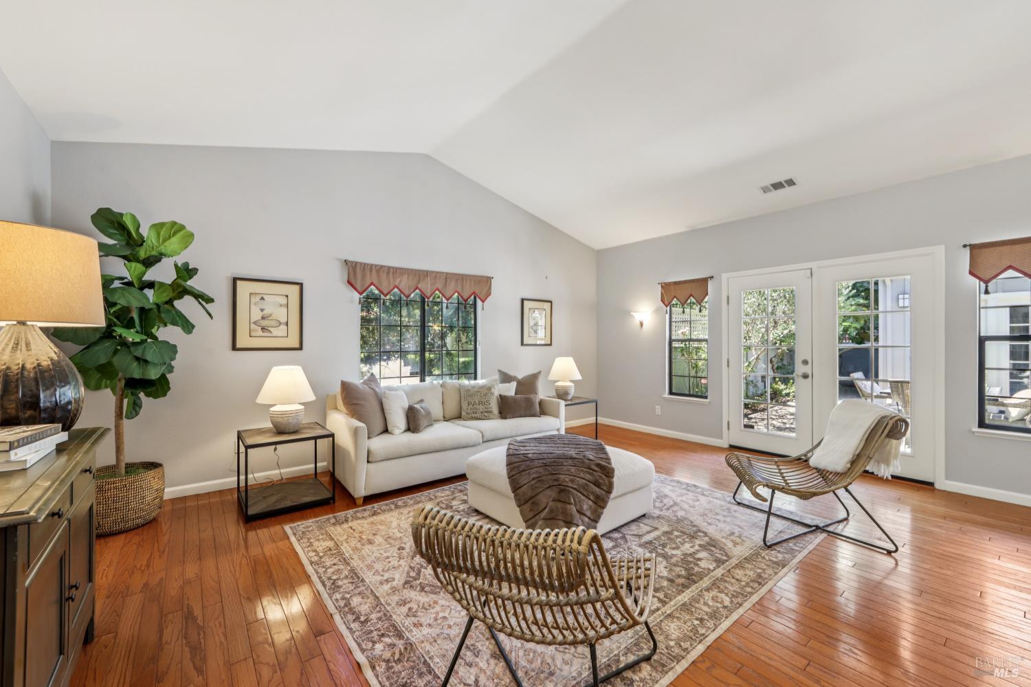 Detail Gallery Image 10 of 37 For 709 Amherst Cir, Sonoma,  CA 95476 - 3 Beds | 2 Baths