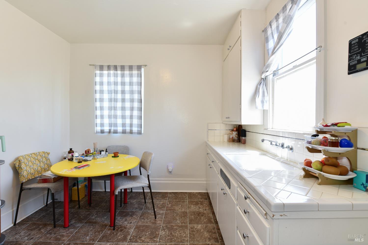 Detail Gallery Image 35 of 74 For 1545 Oak St, Napa,  CA 94559 - 2 Beds | 2 Baths