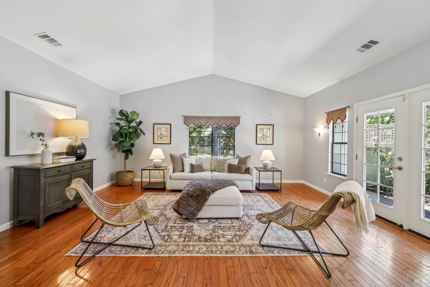 Detail Gallery Image 9 of 37 For 709 Amherst Cir, Sonoma,  CA 95476 - 3 Beds | 2 Baths
