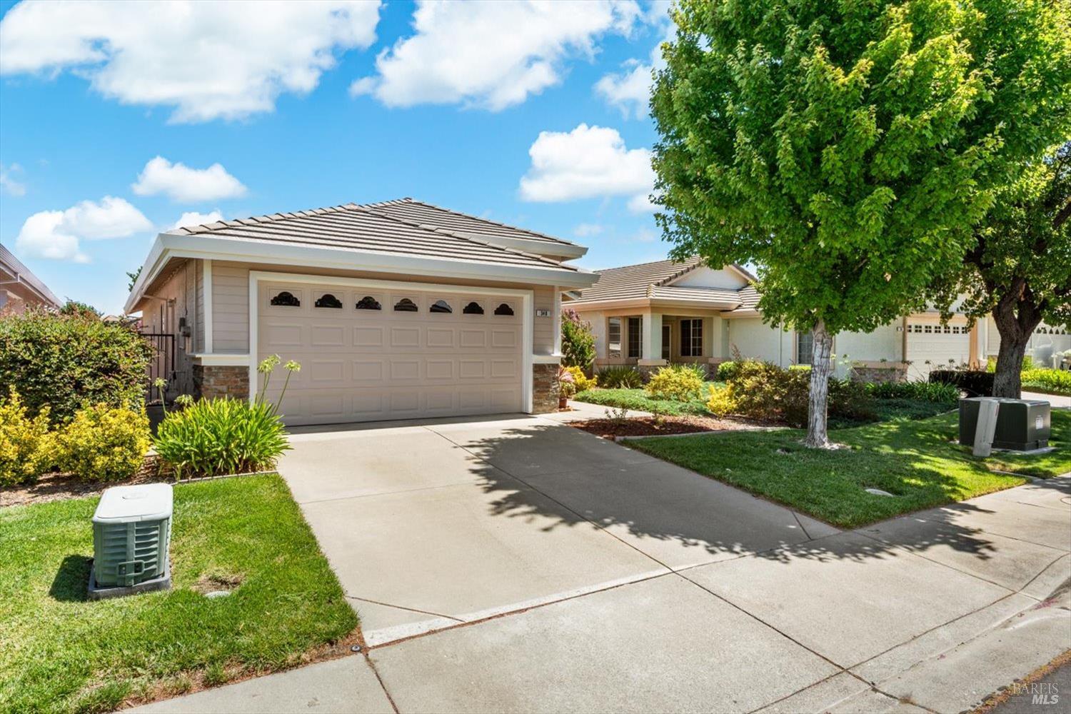 Detail Gallery Image 2 of 45 For 348 Trellis Ln, Vacaville,  CA 95687 - 2 Beds | 2 Baths