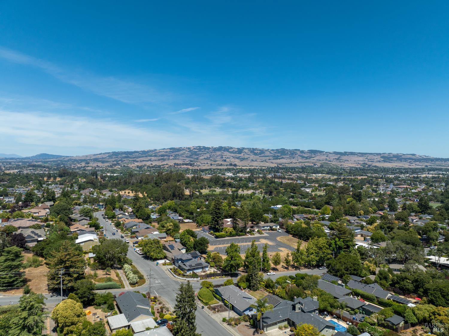 Detail Gallery Image 53 of 61 For 620 Elm Dr, Petaluma,  CA 94952 - 5 Beds | 2/1 Baths