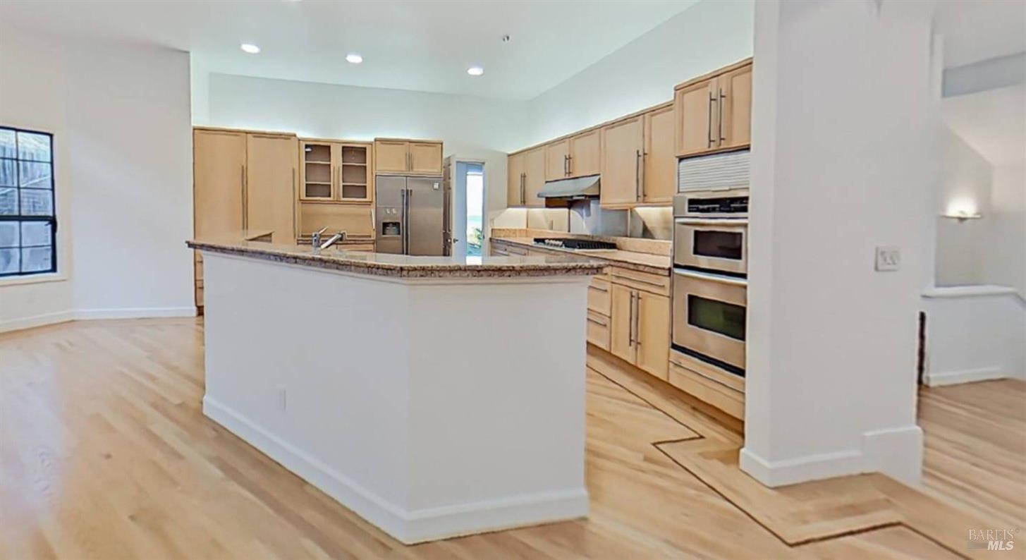 Detail Gallery Image 7 of 42 For 174 Main Dr, San Rafael,  CA 94901 - 5 Beds | 2 Baths