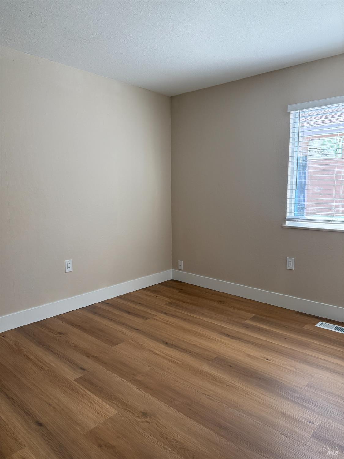 Detail Gallery Image 7 of 14 For 101 Mckinley Cir, Vacaville,  CA 95687 - 3 Beds | 2 Baths