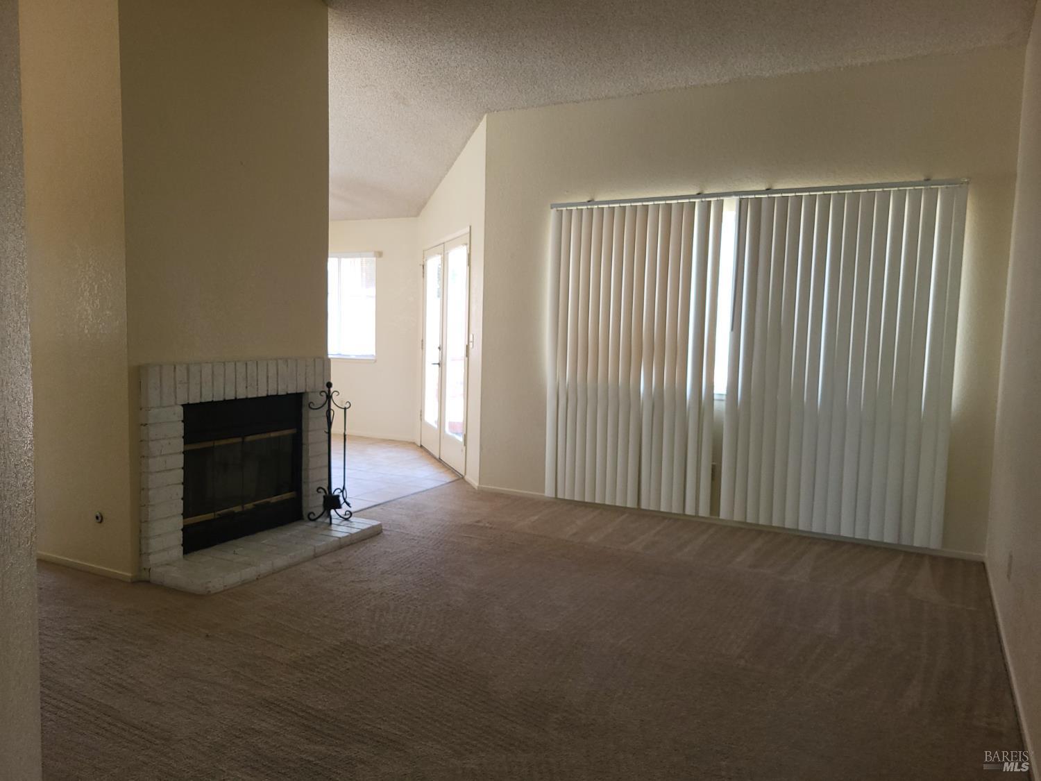 Detail Gallery Image 5 of 28 For 221 Sunhaven Dr, Fairfield,  CA 94533 - 3 Beds | 2 Baths