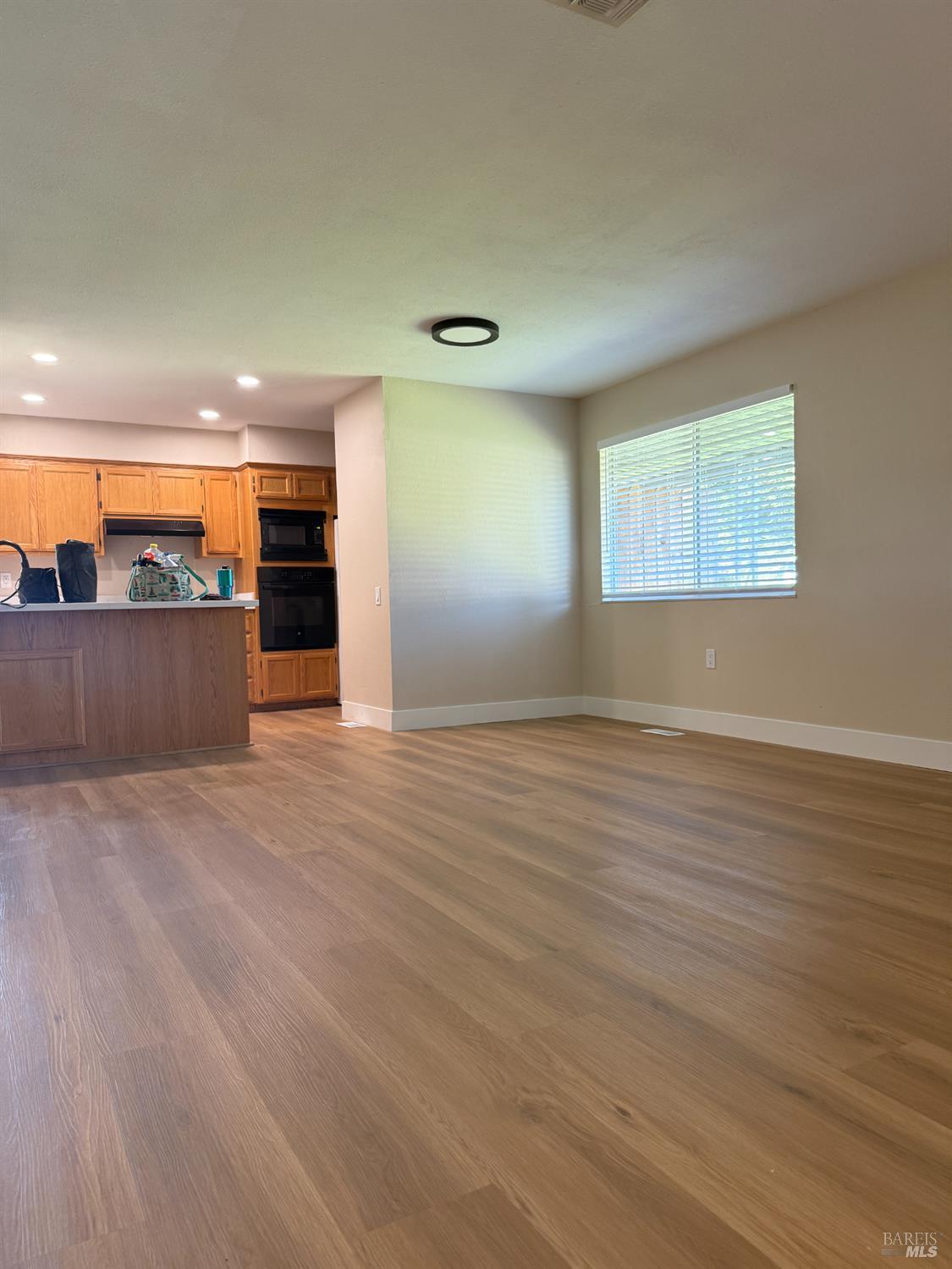 Detail Gallery Image 2 of 14 For 101 Mckinley Cir, Vacaville,  CA 95687 - 3 Beds | 2 Baths