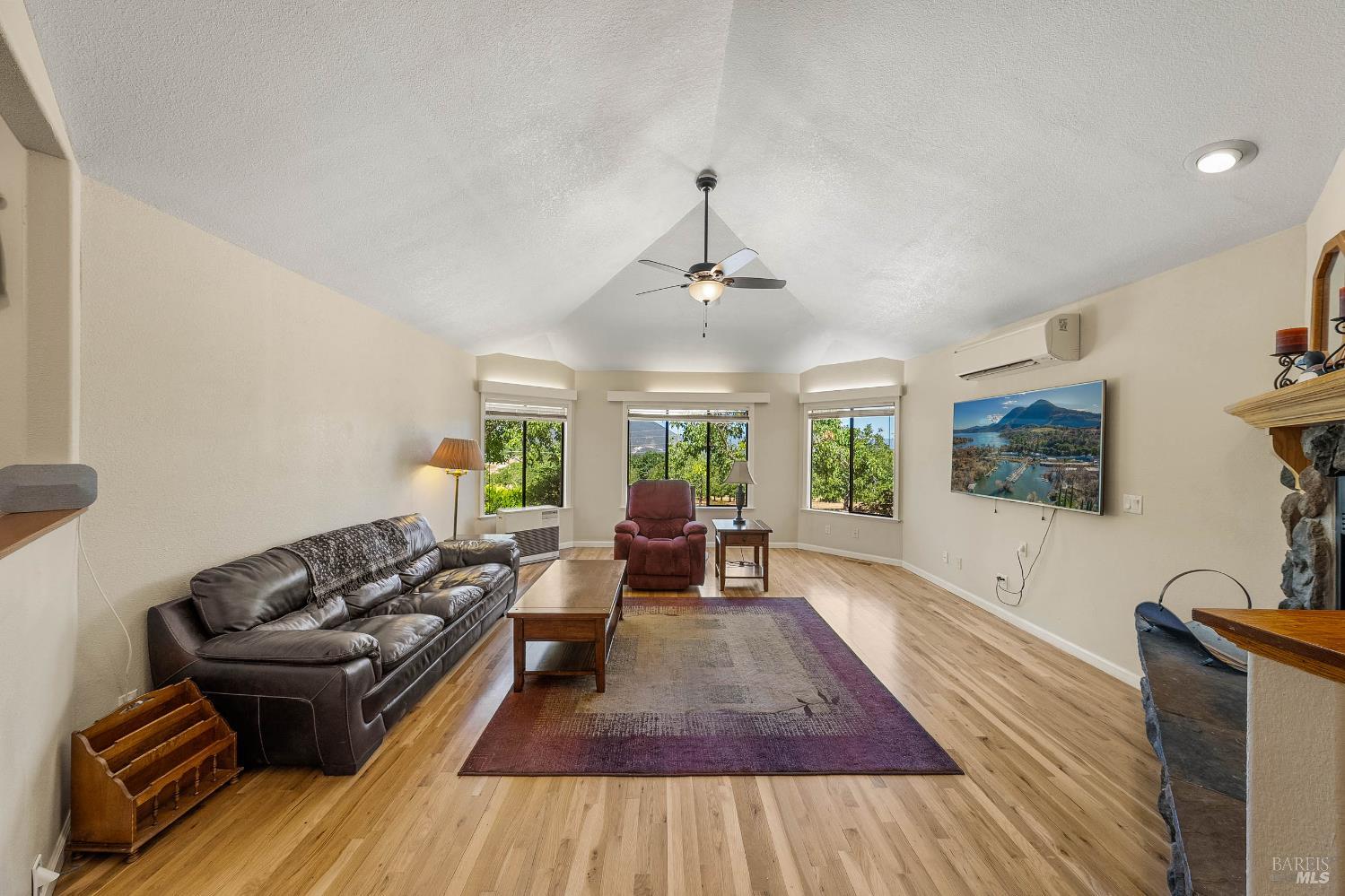 Detail Gallery Image 12 of 71 For 8700 Red Hills Rd, Kelseyville,  CA 95451 - 5 Beds | 3 Baths