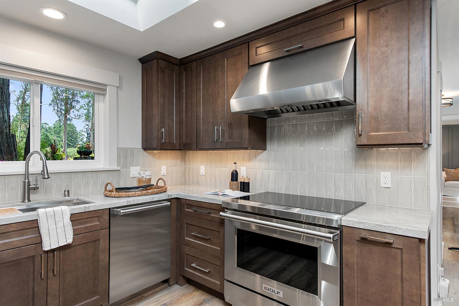 Detail Gallery Image 16 of 89 For 12675 Fiori Ln, Sebastopol,  CA 95472 - 4 Beds | 3/1 Baths