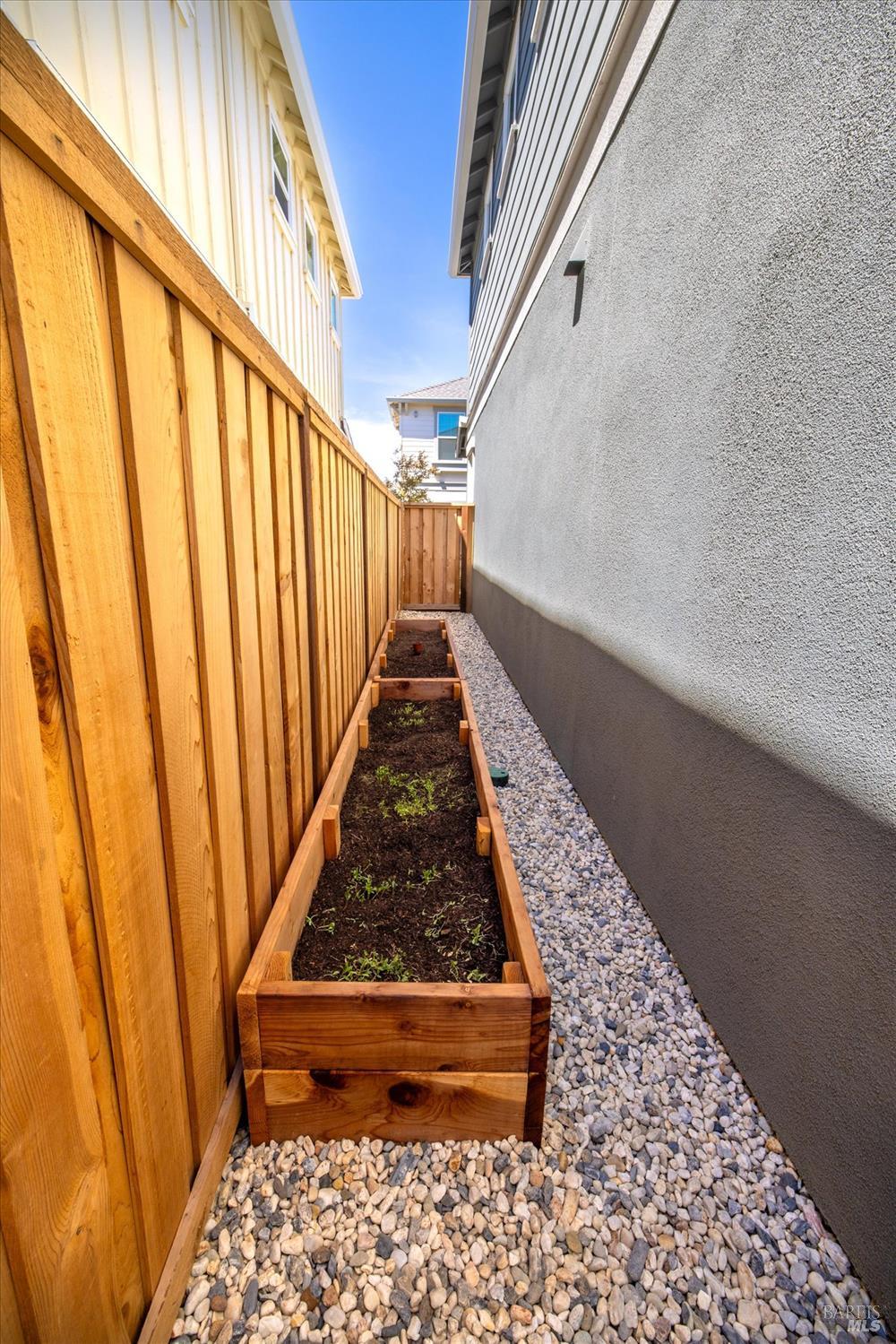 Detail Gallery Image 27 of 33 For 128 Clownfish St, Suisun City,  CA 94585 - 3 Beds | 2/1 Baths