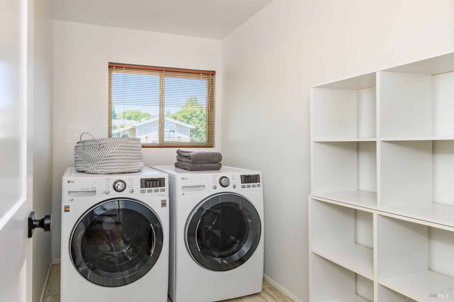 Detail Gallery Image 43 of 61 For 620 Elm Dr, Petaluma,  CA 94952 - 5 Beds | 2/1 Baths