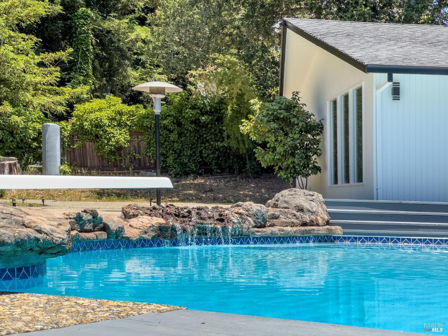 Detail Gallery Image 5 of 70 For 3351 Miraloma Dr, Santa Rosa,  CA 95404 - 4 Beds | 3 Baths