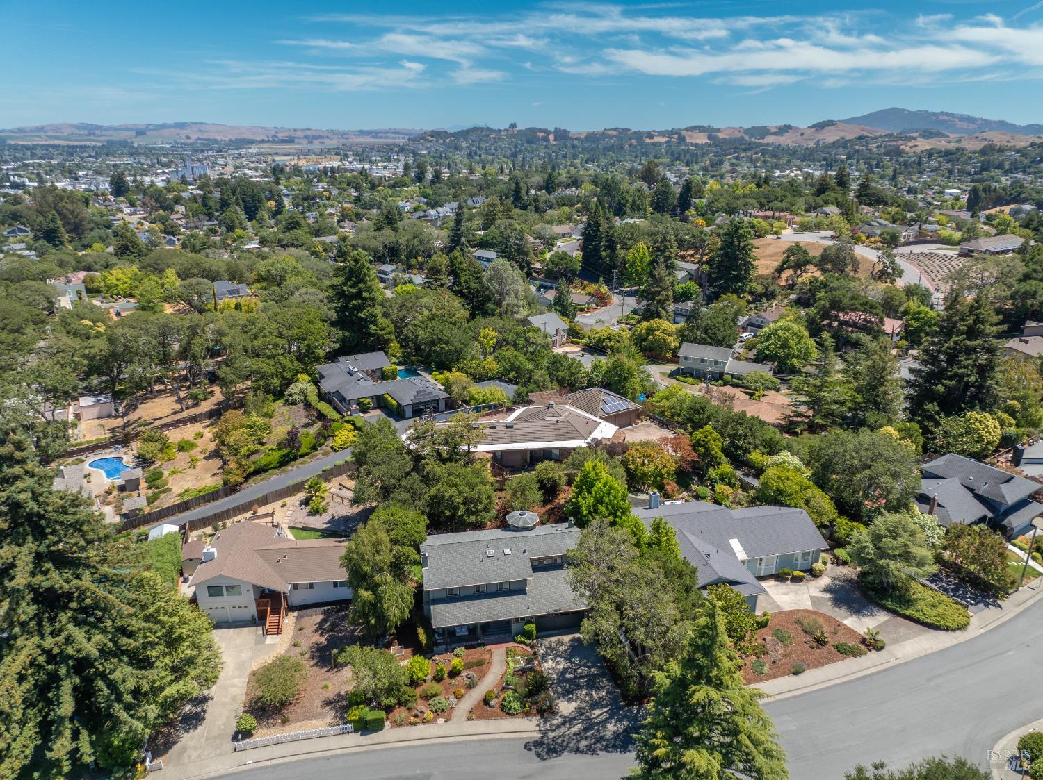 Detail Gallery Image 52 of 61 For 620 Elm Dr, Petaluma,  CA 94952 - 5 Beds | 2/1 Baths