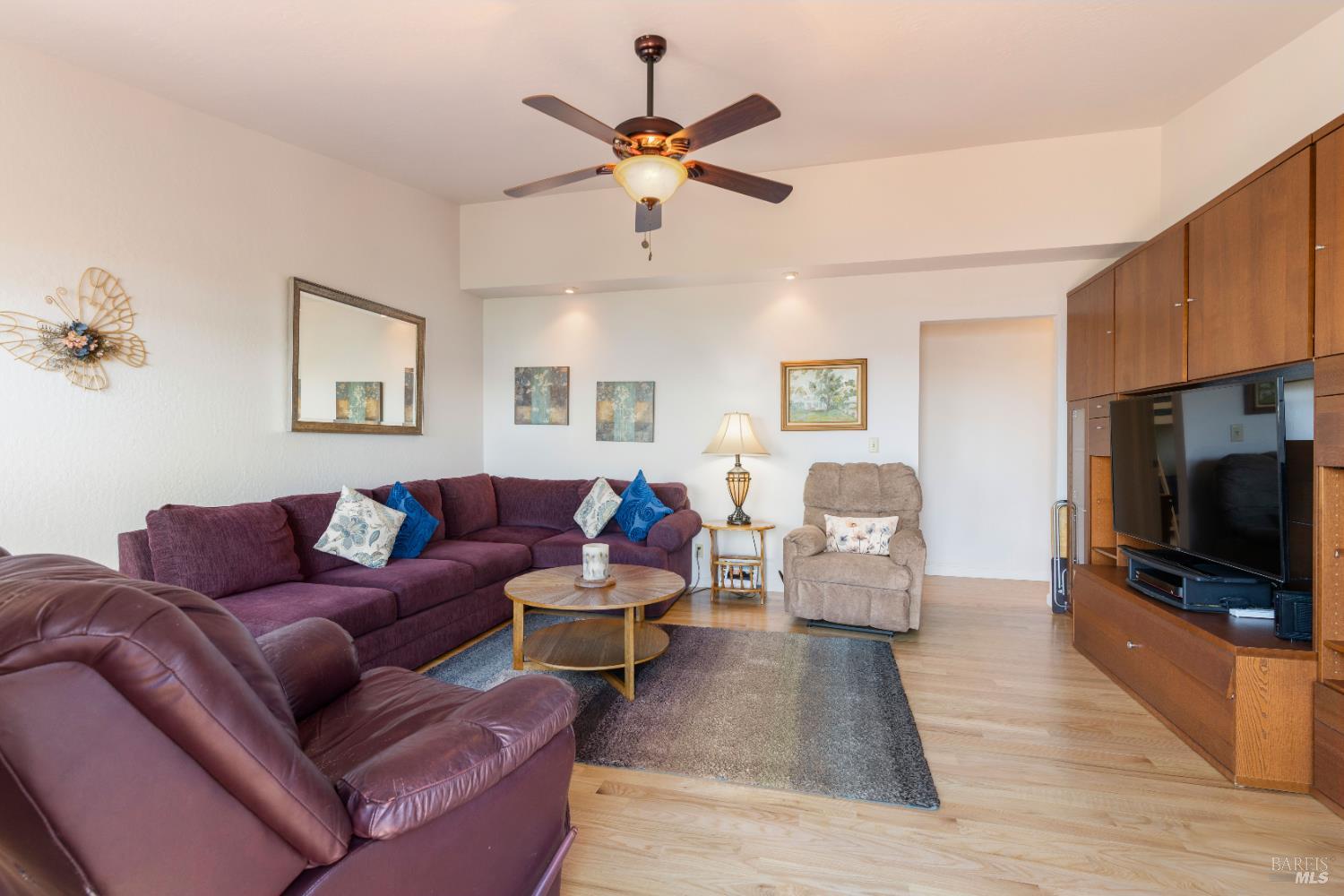Detail Gallery Image 11 of 41 For 8640 Harbor View Dr, Kelseyville,  CA 95451 - 3 Beds | 2 Baths