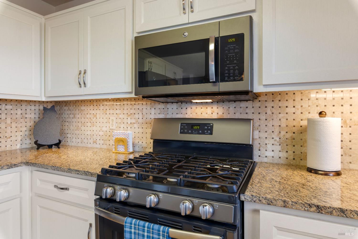 Detail Gallery Image 13 of 41 For 8640 Harbor View Dr, Kelseyville,  CA 95451 - 3 Beds | 2 Baths