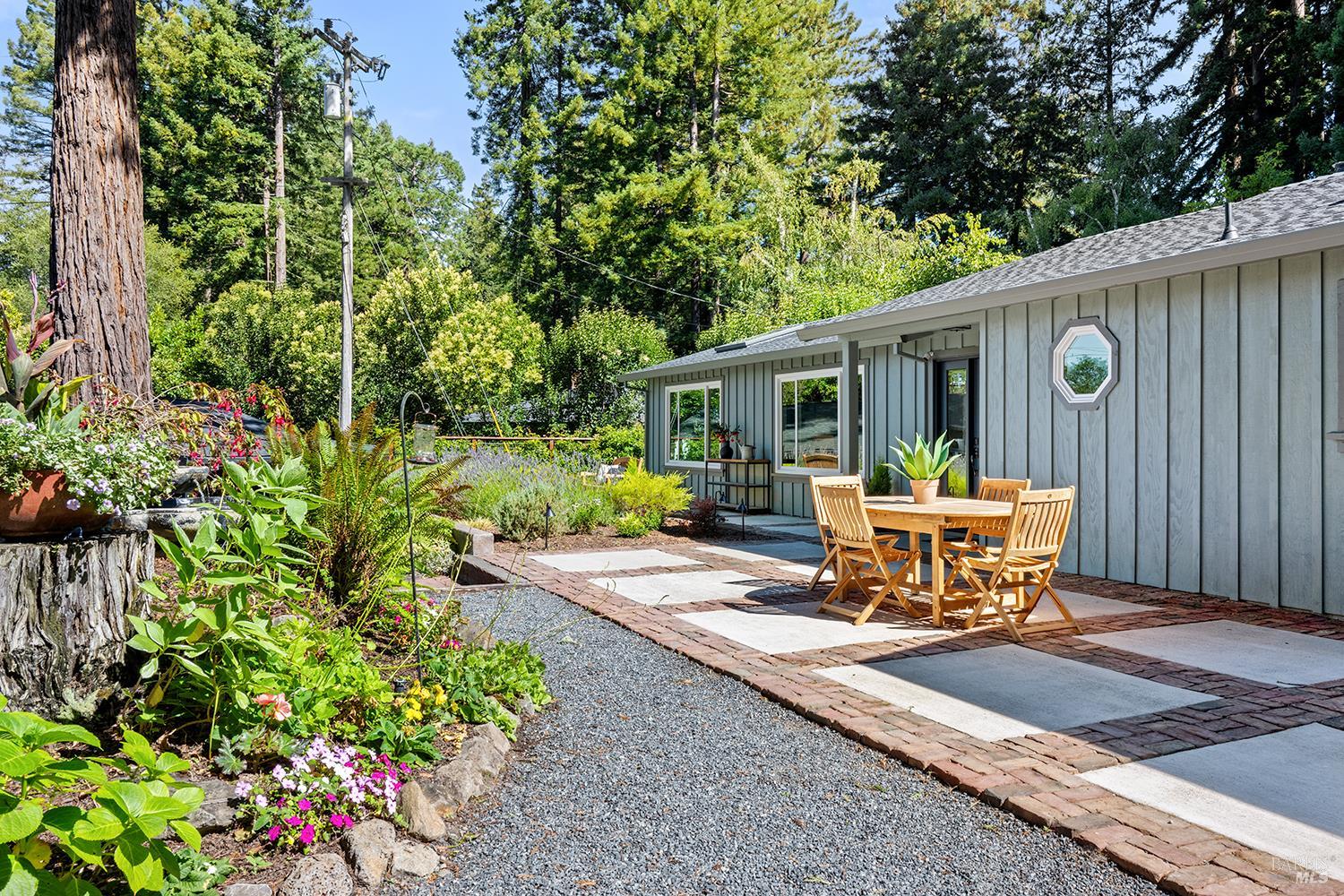Detail Gallery Image 7 of 89 For 12675 Fiori Ln, Sebastopol,  CA 95472 - 4 Beds | 3/1 Baths