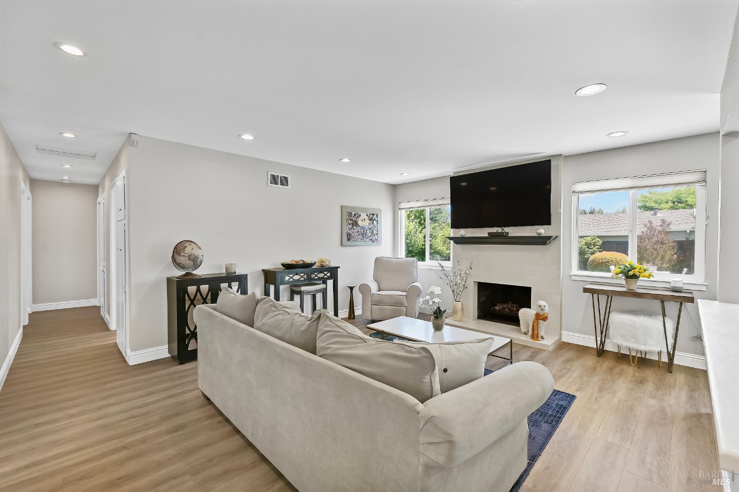 Detail Gallery Image 5 of 33 For 38 San Ramon Way, Novato,  CA 94945 - 3 Beds | 2 Baths