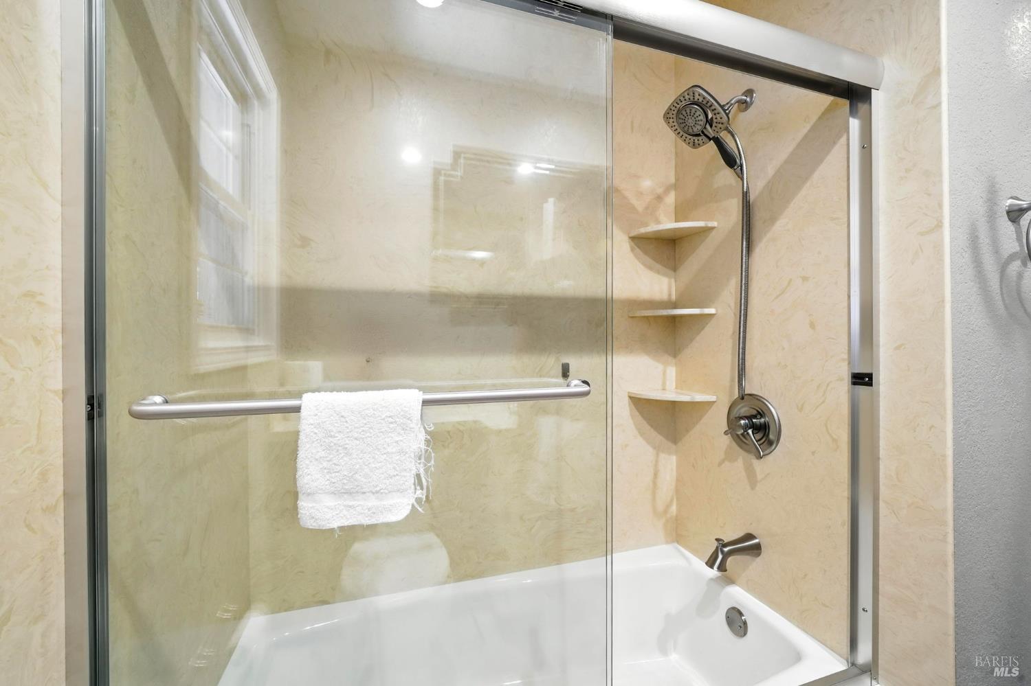 Detail Gallery Image 18 of 26 For 1381 63rd Ave, Oakland,  CA 94621 - 2 Beds | 1 Baths