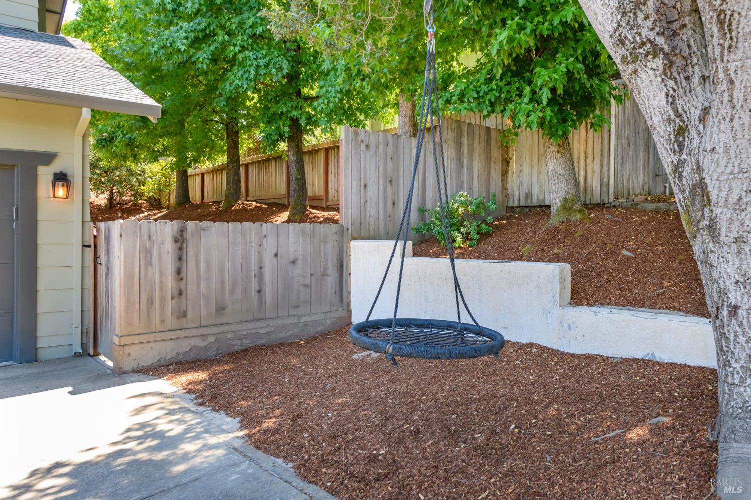 Detail Gallery Image 48 of 61 For 620 Elm Dr, Petaluma,  CA 94952 - 5 Beds | 2/1 Baths