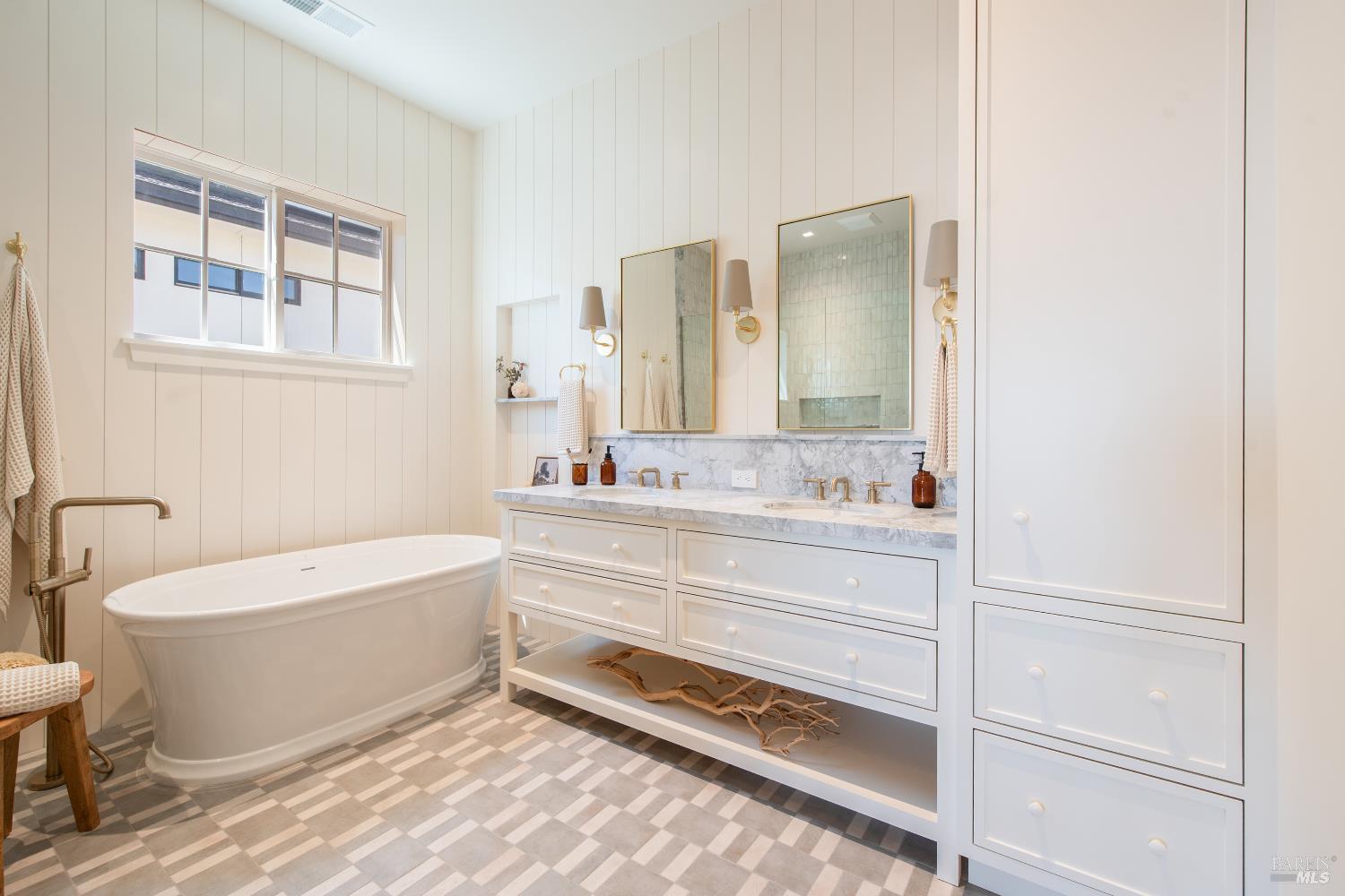 Detail Gallery Image 28 of 49 For 3788 Palazzo Ct, Santa Rosa,  CA 95404 - 4 Beds | 2/1 Baths