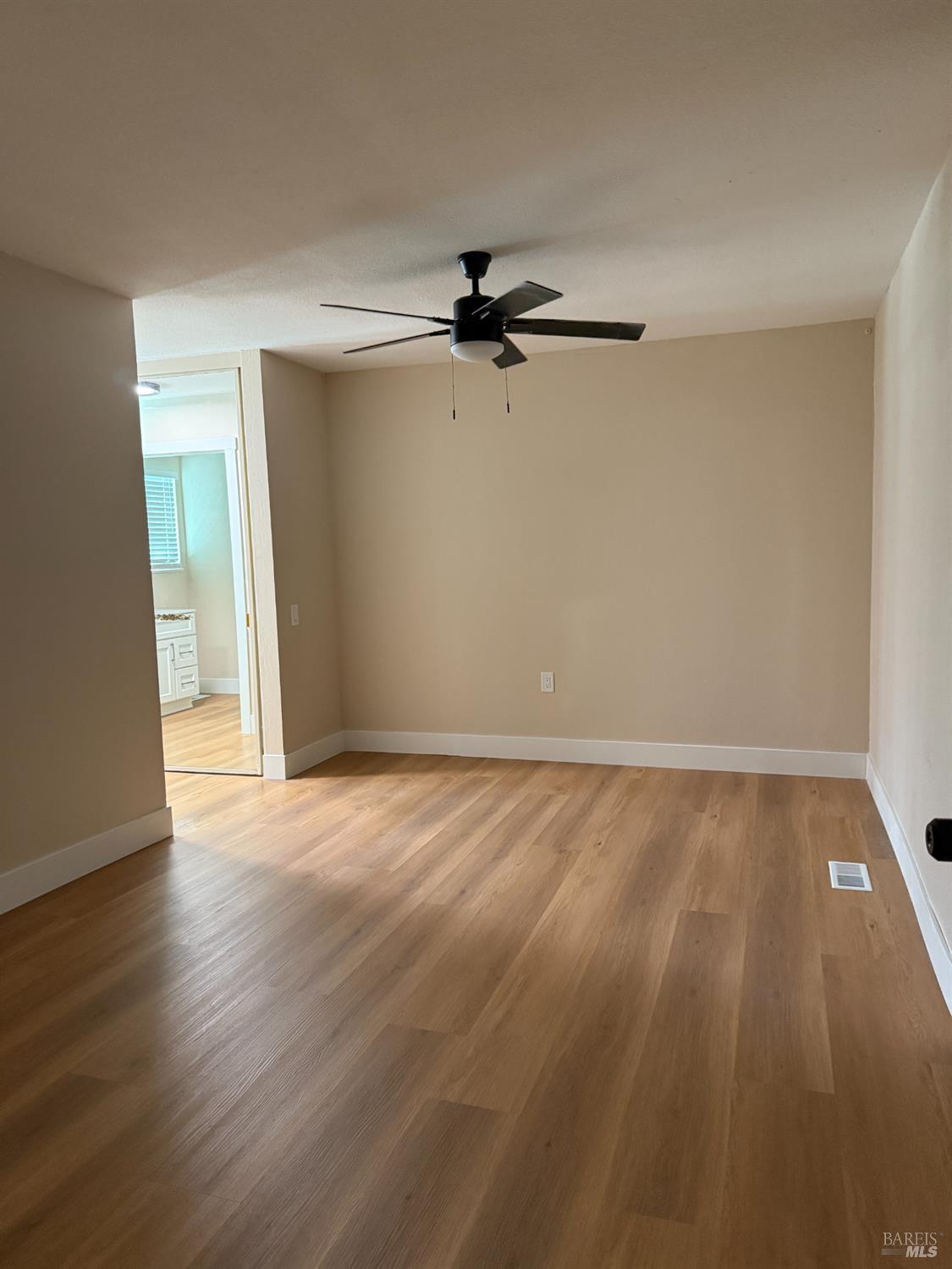 Detail Gallery Image 9 of 14 For 101 Mckinley Cir, Vacaville,  CA 95687 - 3 Beds | 2 Baths