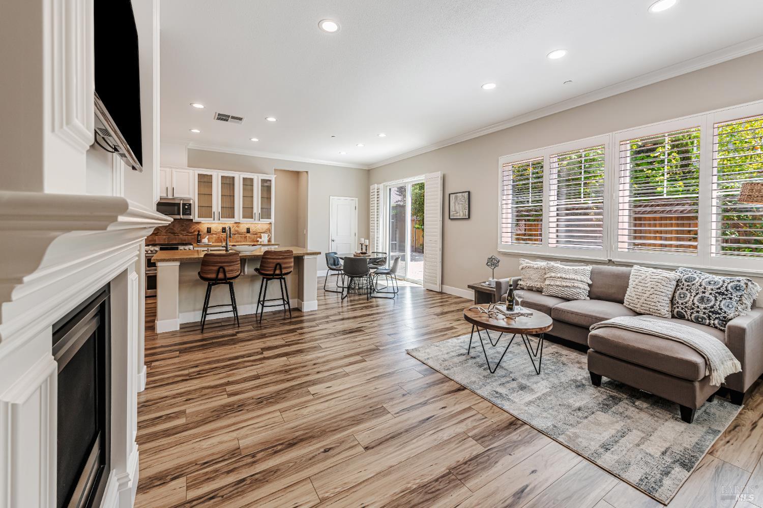 Detail Gallery Image 16 of 55 For 1678 Southridge Dr, Petaluma,  CA 94954 - 4 Beds | 3 Baths