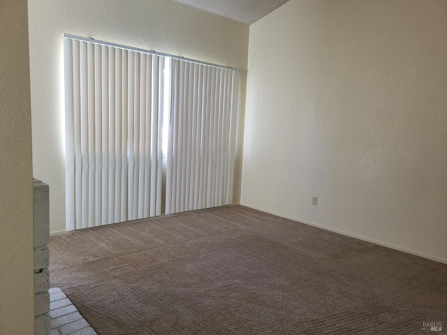 Detail Gallery Image 3 of 28 For 221 Sunhaven Dr, Fairfield,  CA 94533 - 3 Beds | 2 Baths