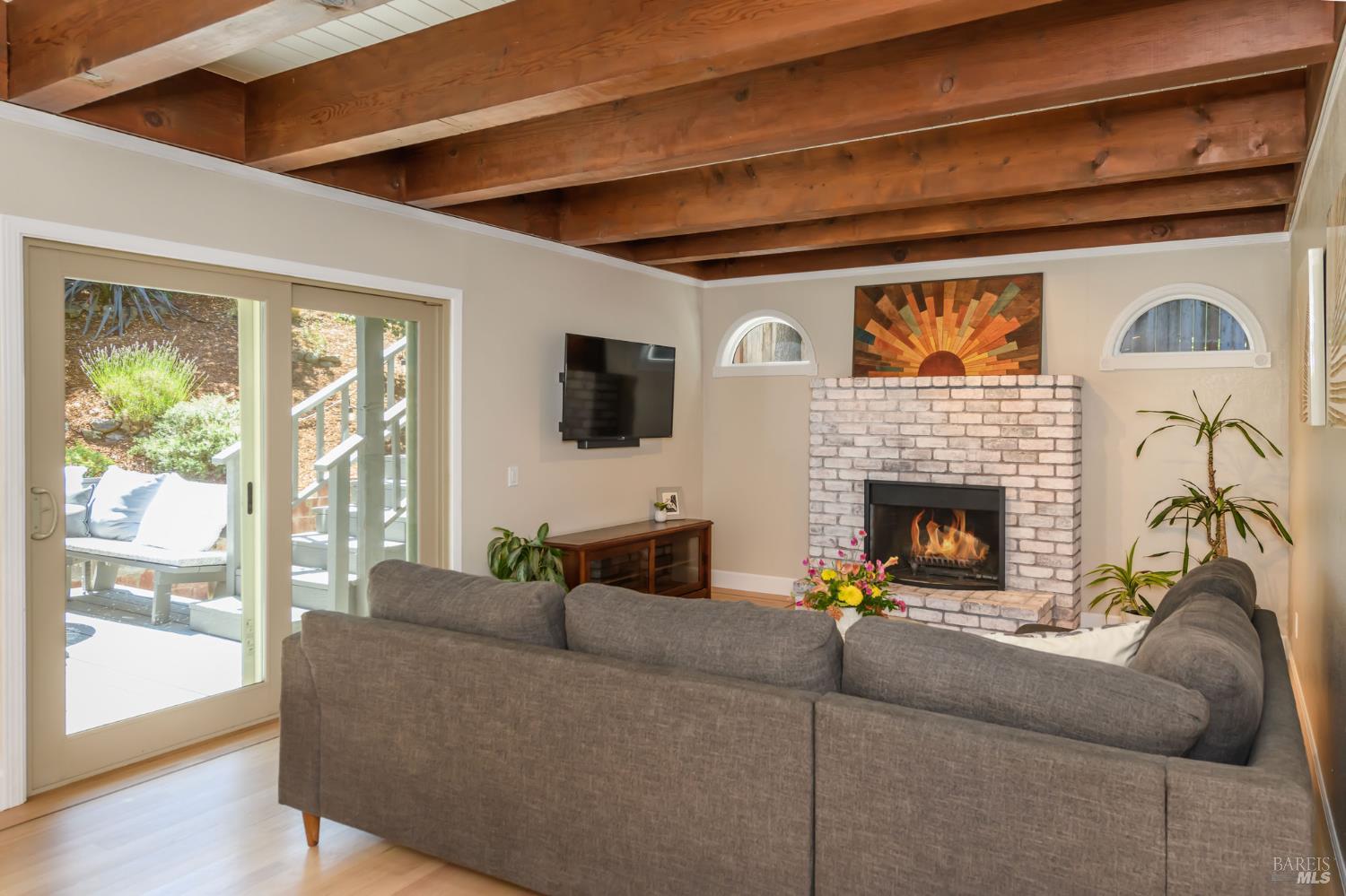Detail Gallery Image 20 of 61 For 620 Elm Dr, Petaluma,  CA 94952 - 5 Beds | 2/1 Baths