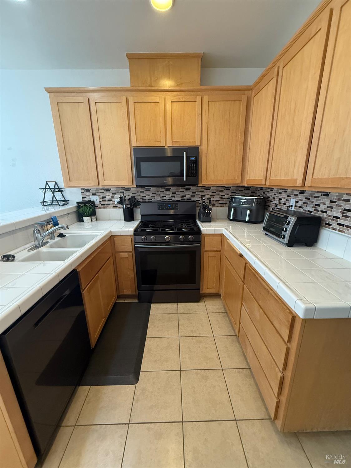 Detail Gallery Image 7 of 28 For 36 Corvina Way, American Canyon,  CA 94503 - 3 Beds | 2/1 Baths