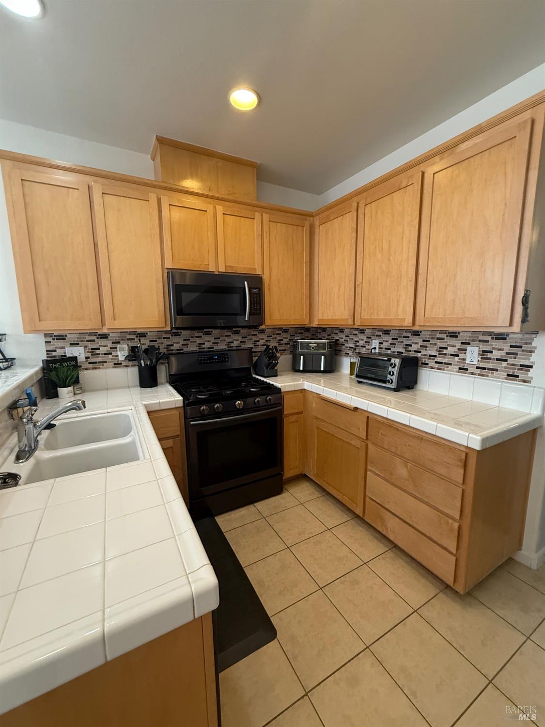 Detail Gallery Image 8 of 28 For 36 Corvina Way, American Canyon,  CA 94503 - 3 Beds | 2/1 Baths