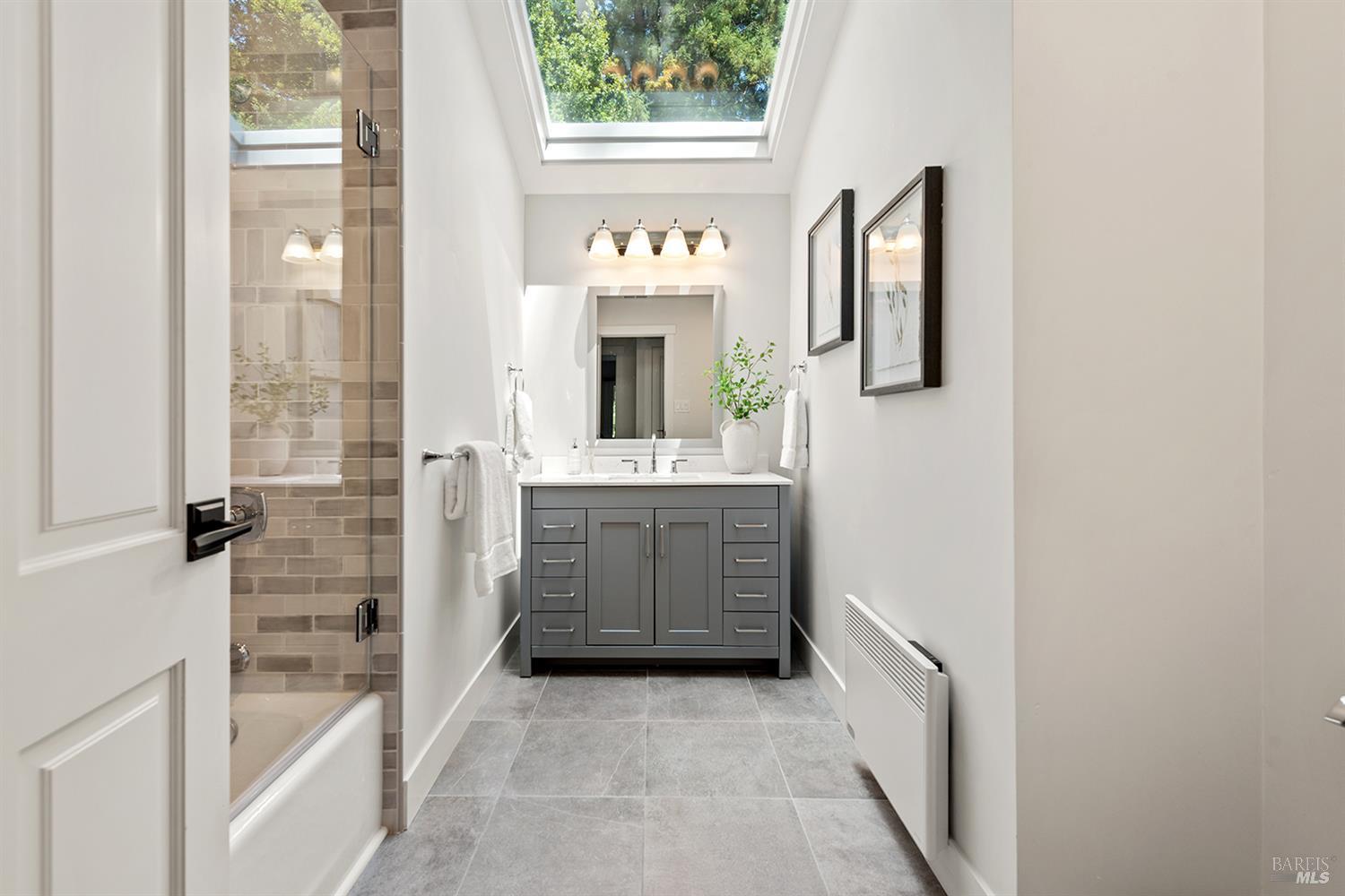 Detail Gallery Image 34 of 89 For 12675 Fiori Ln, Sebastopol,  CA 95472 - 4 Beds | 3/1 Baths