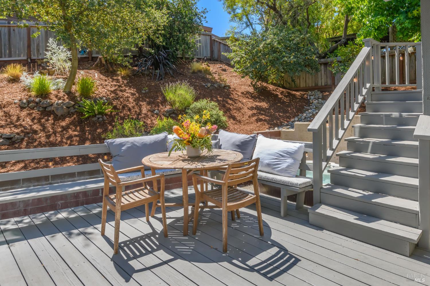 Detail Gallery Image 23 of 61 For 620 Elm Dr, Petaluma,  CA 94952 - 5 Beds | 2/1 Baths