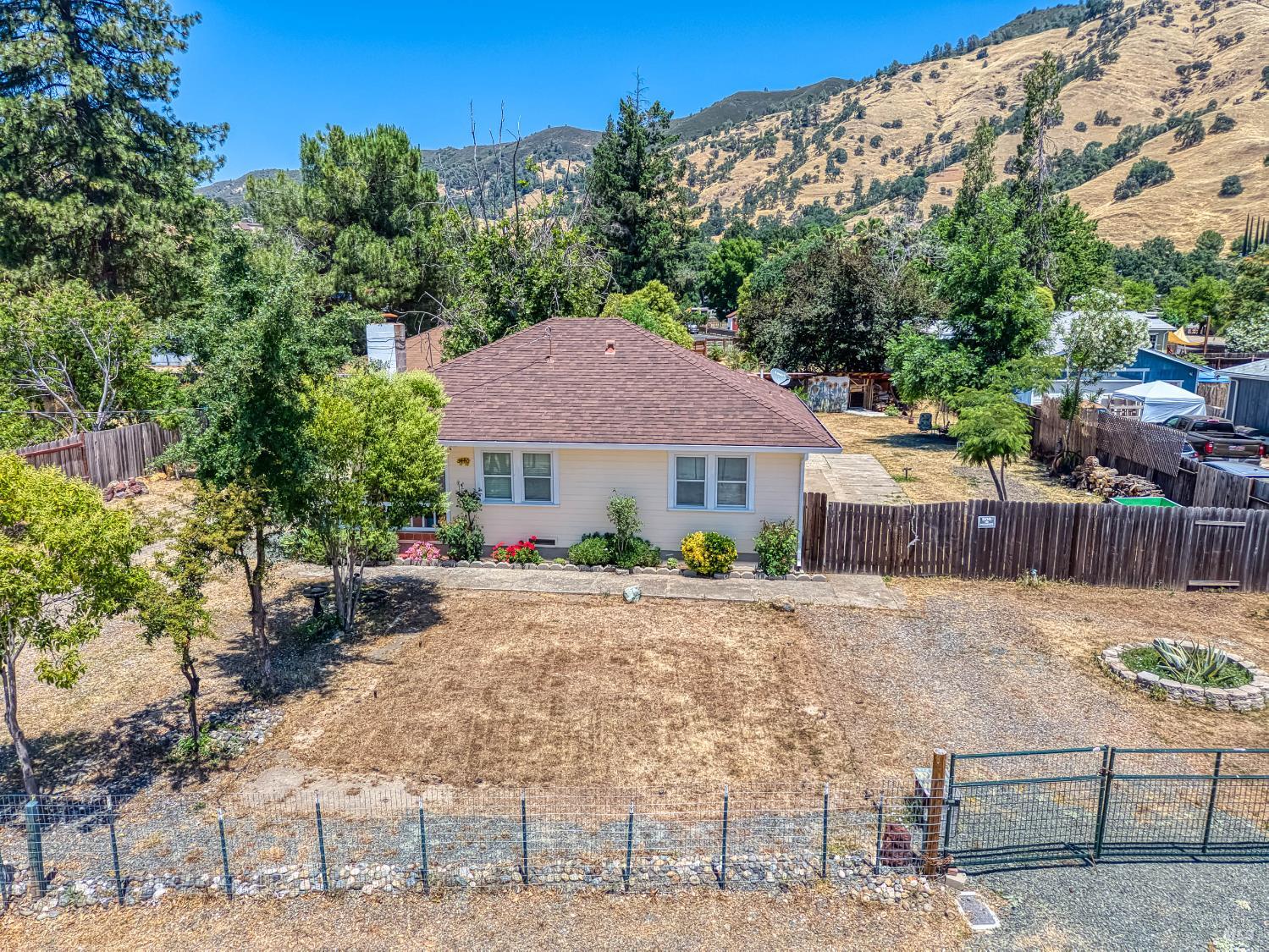 Detail Gallery Image 13 of 58 For 3440 Beach St, Nice,  CA 95464 - 2 Beds | 1 Baths