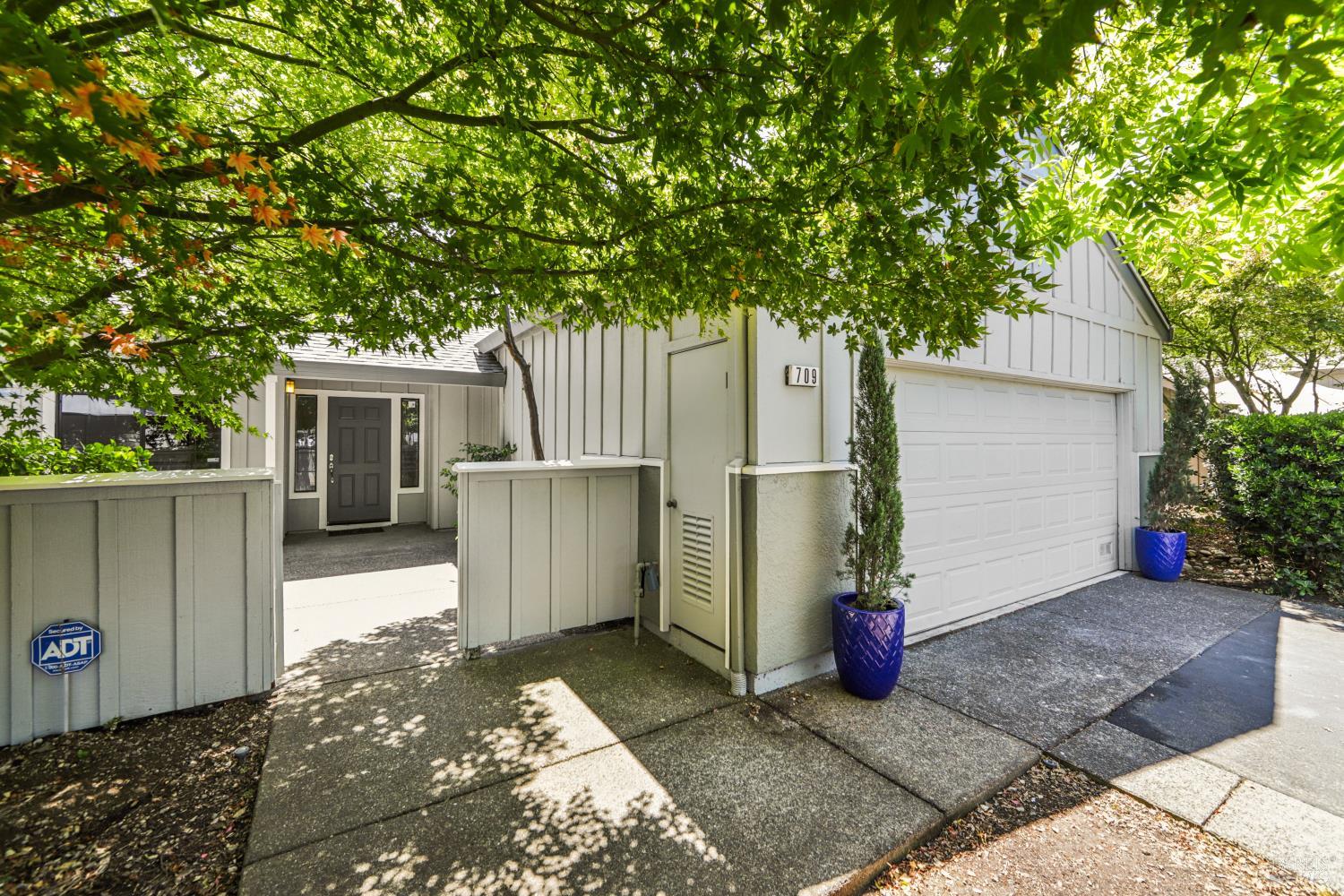 Detail Gallery Image 3 of 37 For 709 Amherst Cir, Sonoma,  CA 95476 - 3 Beds | 2 Baths