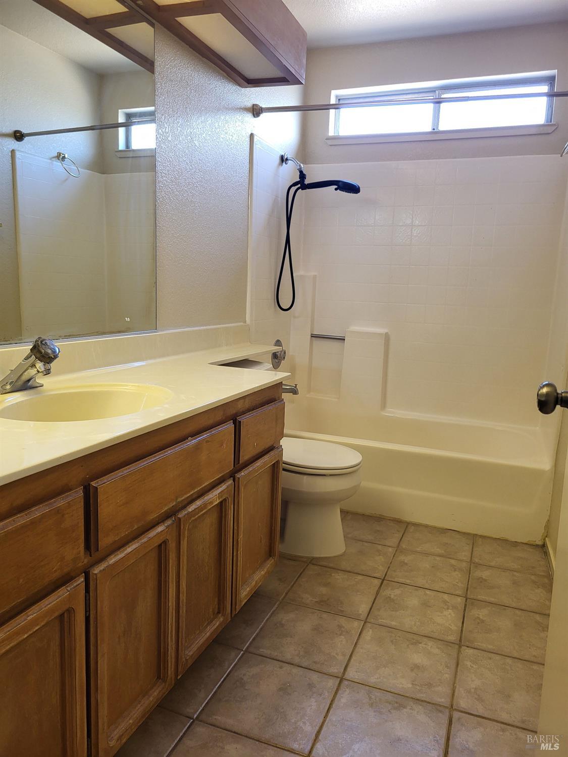 Detail Gallery Image 14 of 28 For 221 Sunhaven Dr, Fairfield,  CA 94533 - 3 Beds | 2 Baths