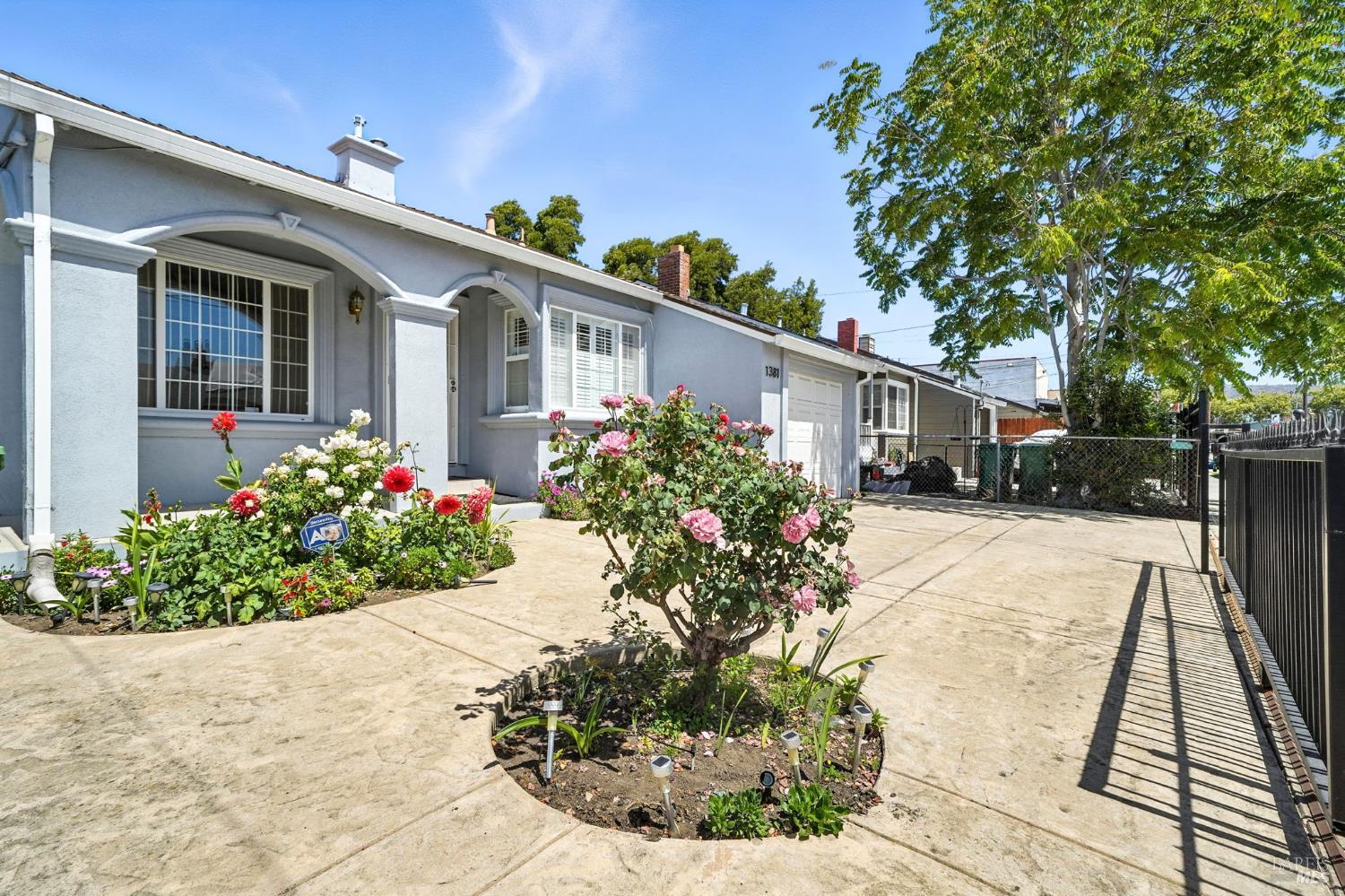 Detail Gallery Image 1 of 26 For 1381 63rd Ave, Oakland,  CA 94621 - 2 Beds | 1 Baths