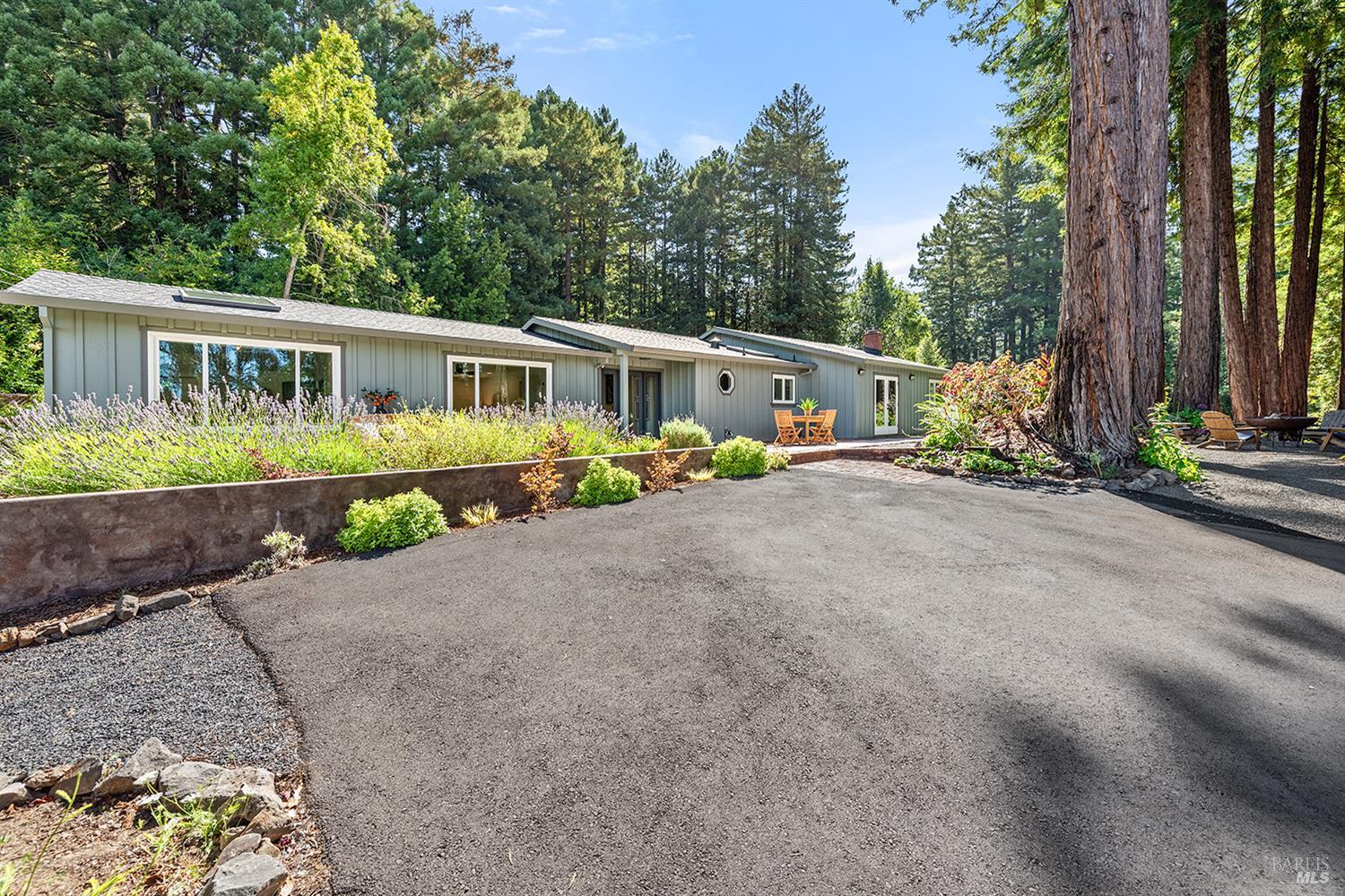 Detail Gallery Image 4 of 89 For 12675 Fiori Ln, Sebastopol,  CA 95472 - 4 Beds | 3/1 Baths