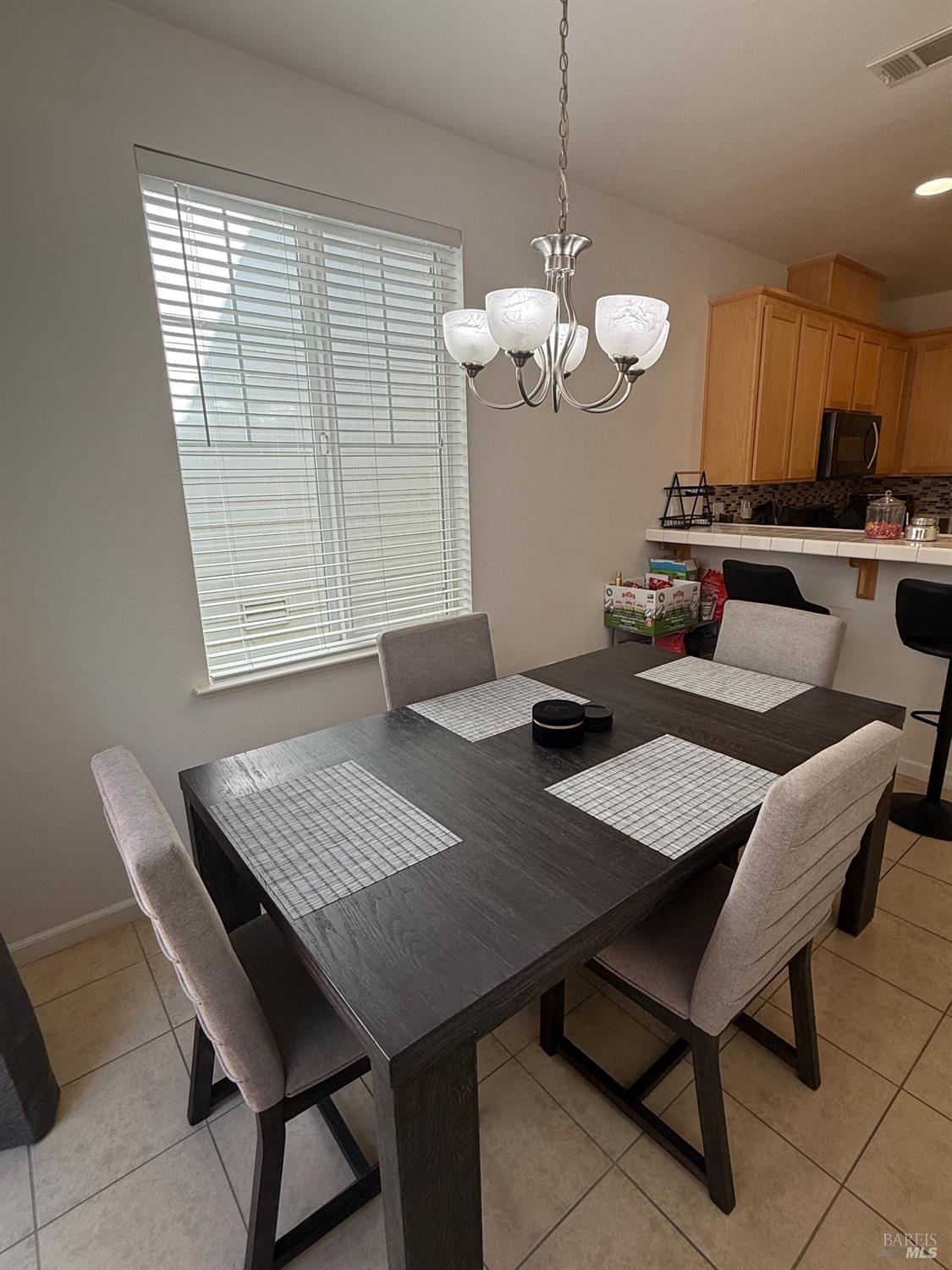 Detail Gallery Image 11 of 28 For 36 Corvina Way, American Canyon,  CA 94503 - 3 Beds | 2/1 Baths