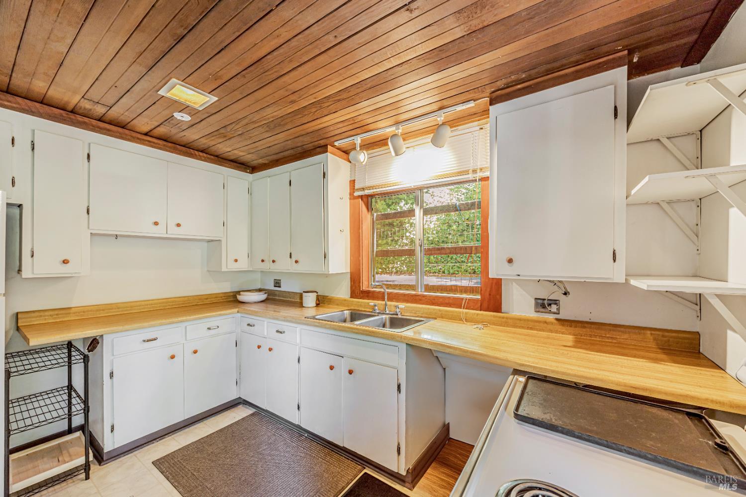 Detail Gallery Image 10 of 37 For 11777 Madrona Rd, Forestville,  CA 95436 - 3 Beds | 1 Baths
