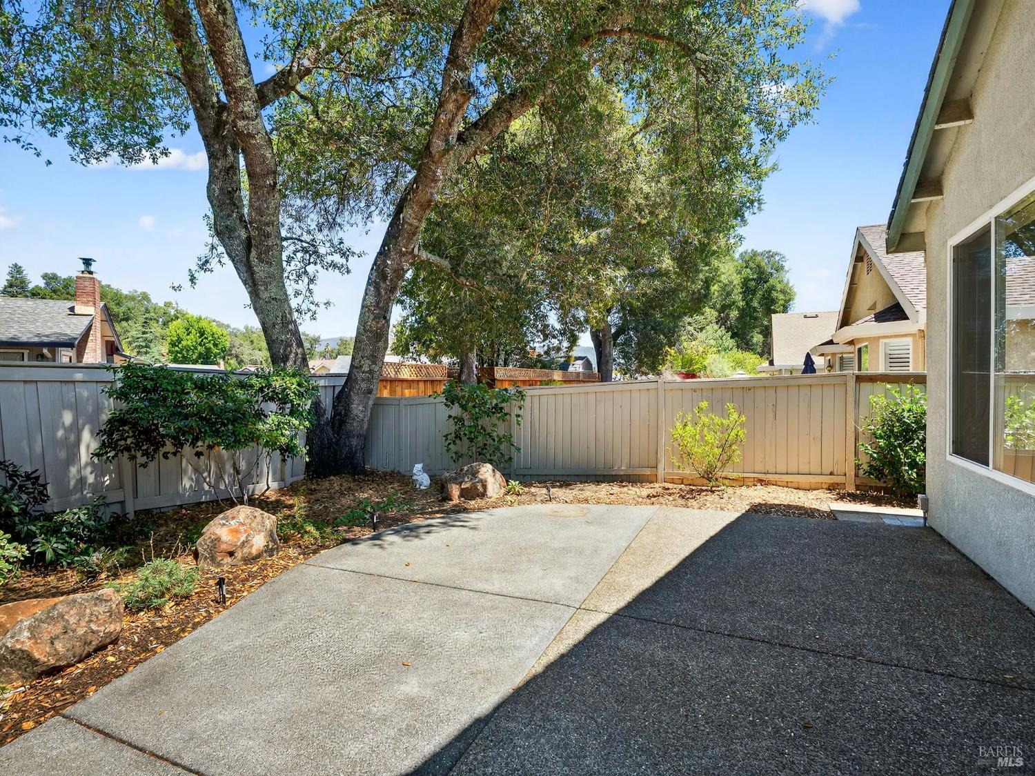 Detail Gallery Image 9 of 51 For 148 Porterfield Creek Dr, Cloverdale,  CA 95425 - 2 Beds | 2 Baths