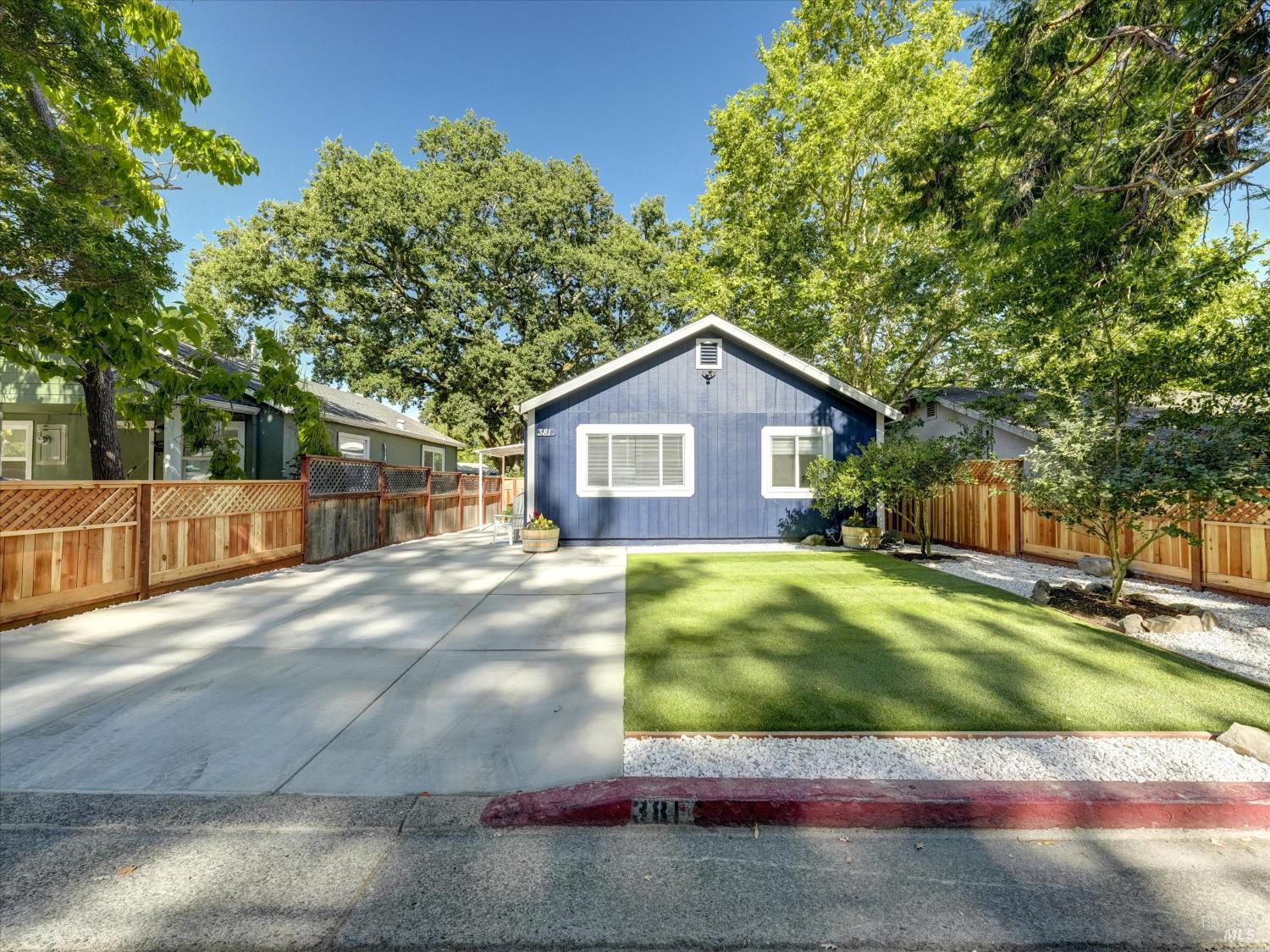 Detail Gallery Image 2 of 42 For 381 Johnson St, Sebastopol,  CA 95472 - 2 Beds | 1 Baths