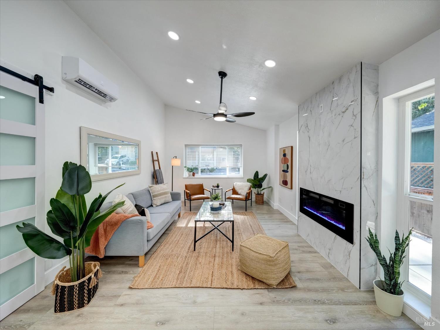 Detail Gallery Image 8 of 42 For 381 Johnson St, Sebastopol,  CA 95472 - 2 Beds | 1 Baths