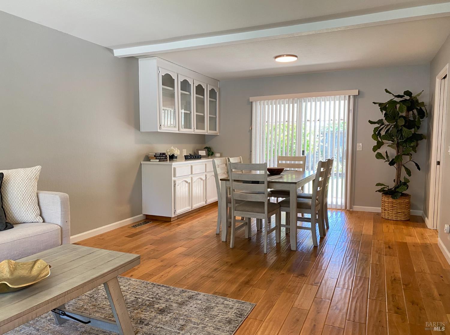 Detail Gallery Image 12 of 60 For 584 Fruitvale Rd, Vacaville,  CA 95688 - 5 Beds | 3 Baths