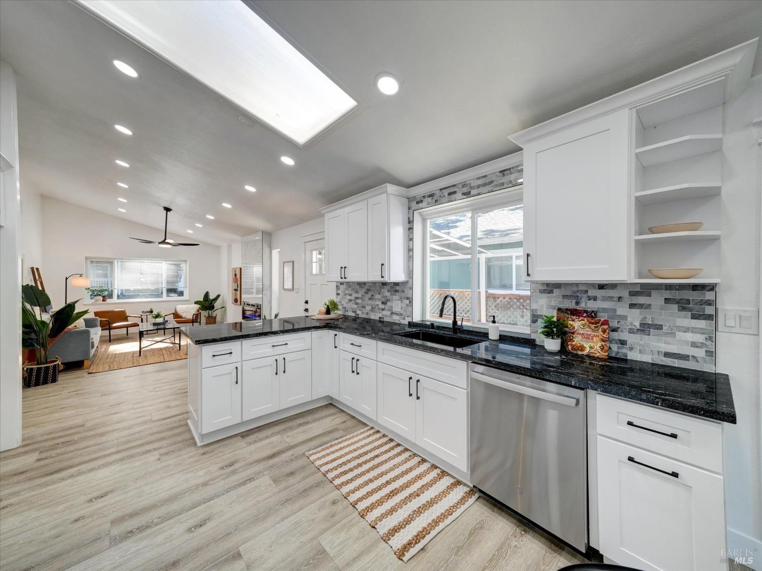 Detail Gallery Image 14 of 42 For 381 Johnson St, Sebastopol,  CA 95472 - 2 Beds | 1 Baths