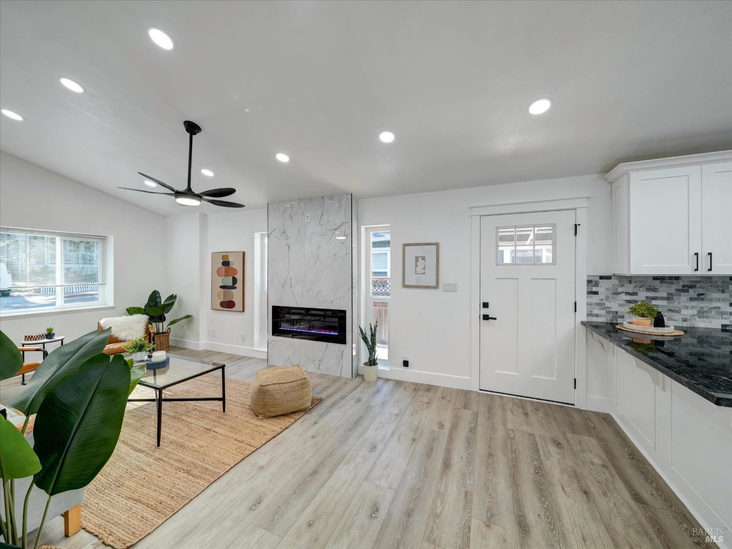 Detail Gallery Image 9 of 42 For 381 Johnson St, Sebastopol,  CA 95472 - 2 Beds | 1 Baths