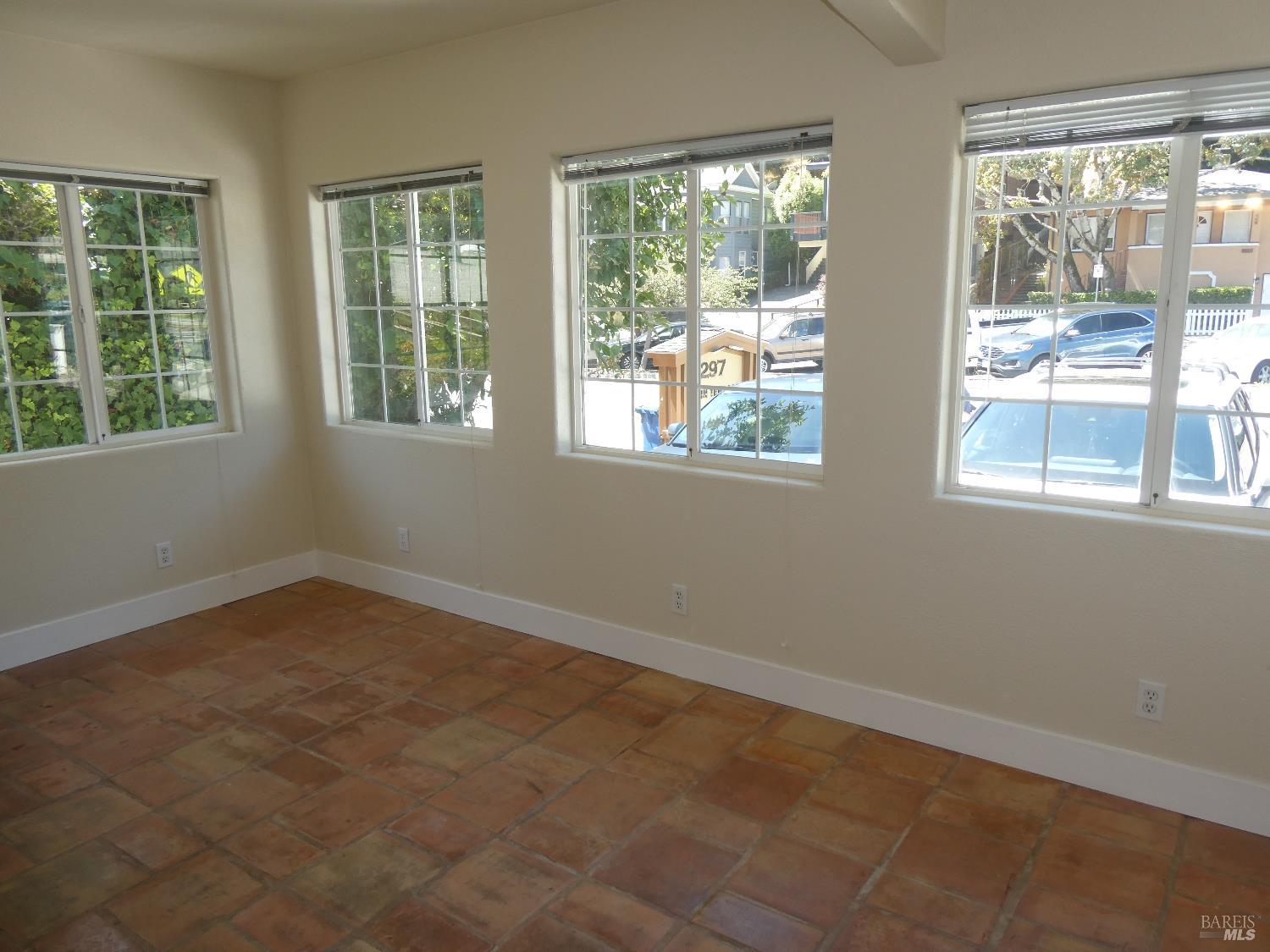 Detail Gallery Image 12 of 22 For 295 Miller Ave, Mill Valley,  CA 94941 - – Beds | – Baths