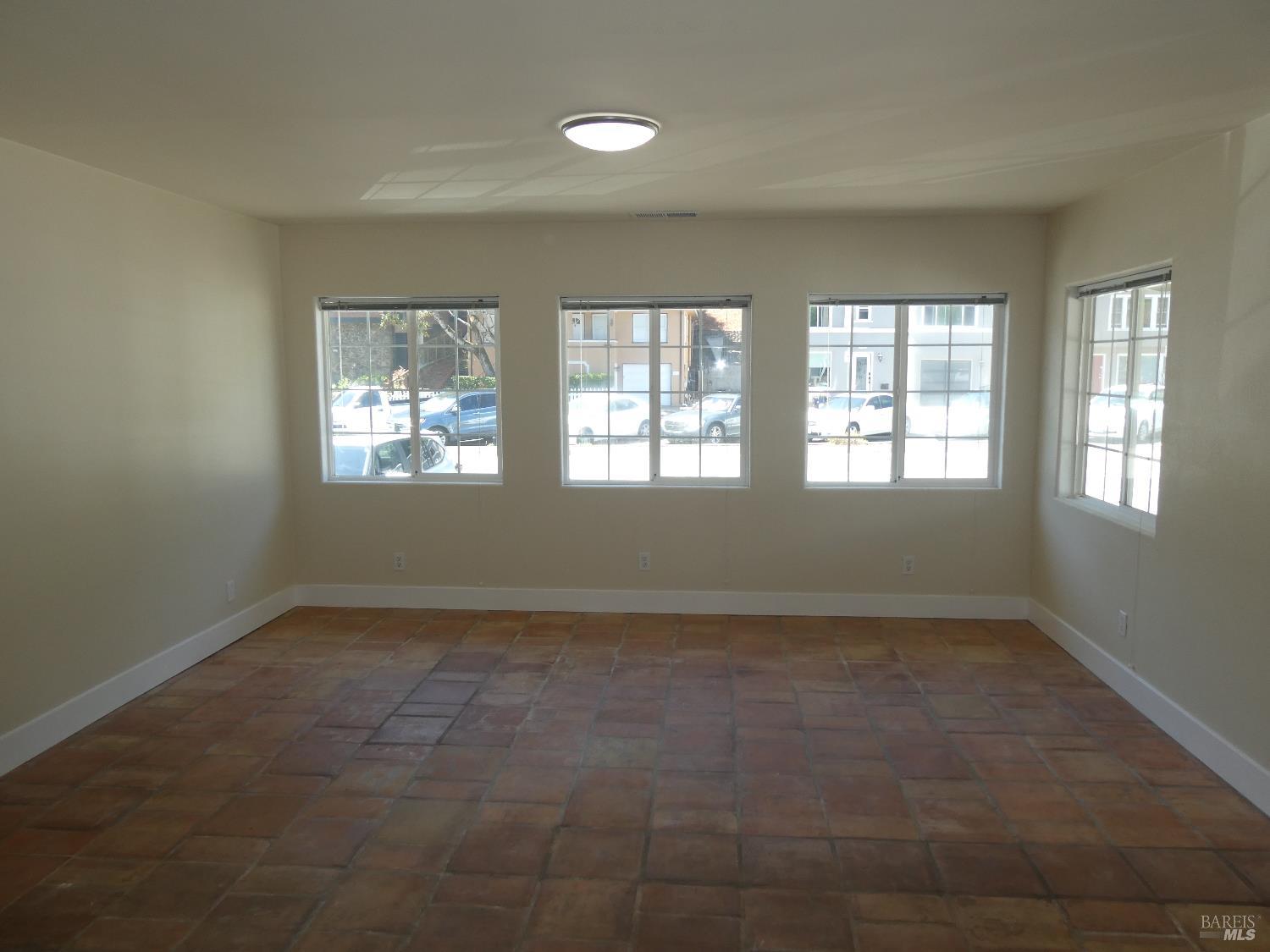 Detail Gallery Image 17 of 22 For 295 Miller Ave, Mill Valley,  CA 94941 - – Beds | – Baths