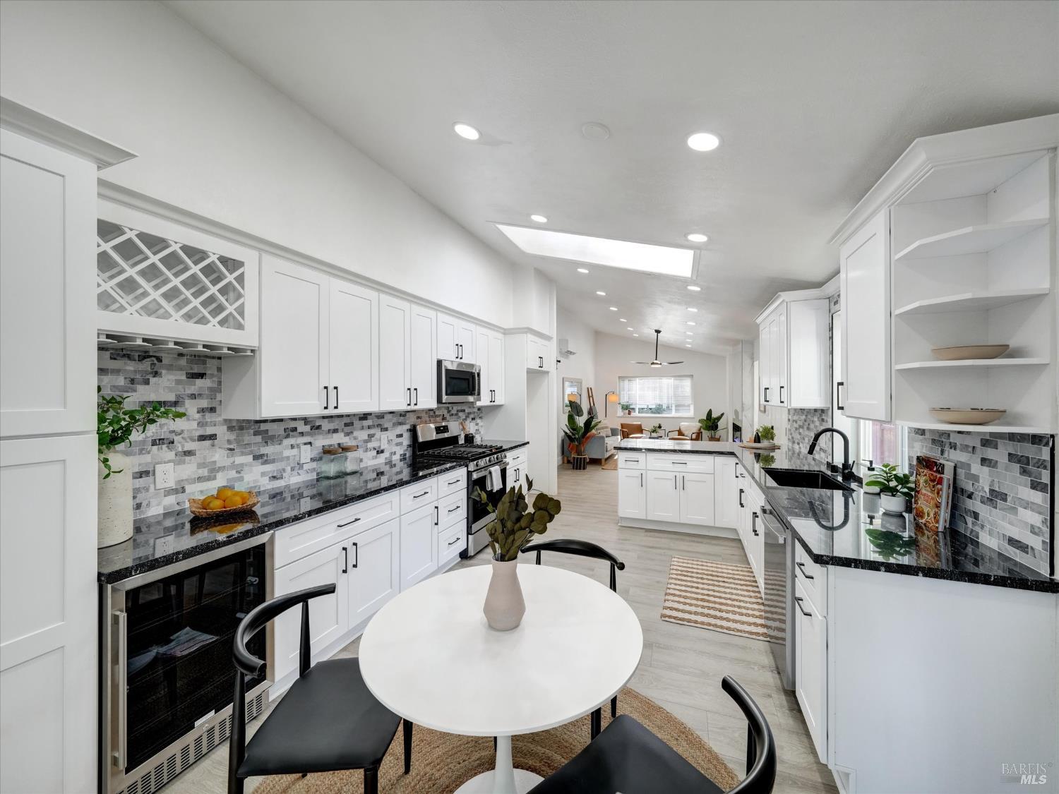 Detail Gallery Image 19 of 42 For 381 Johnson St, Sebastopol,  CA 95472 - 2 Beds | 1 Baths